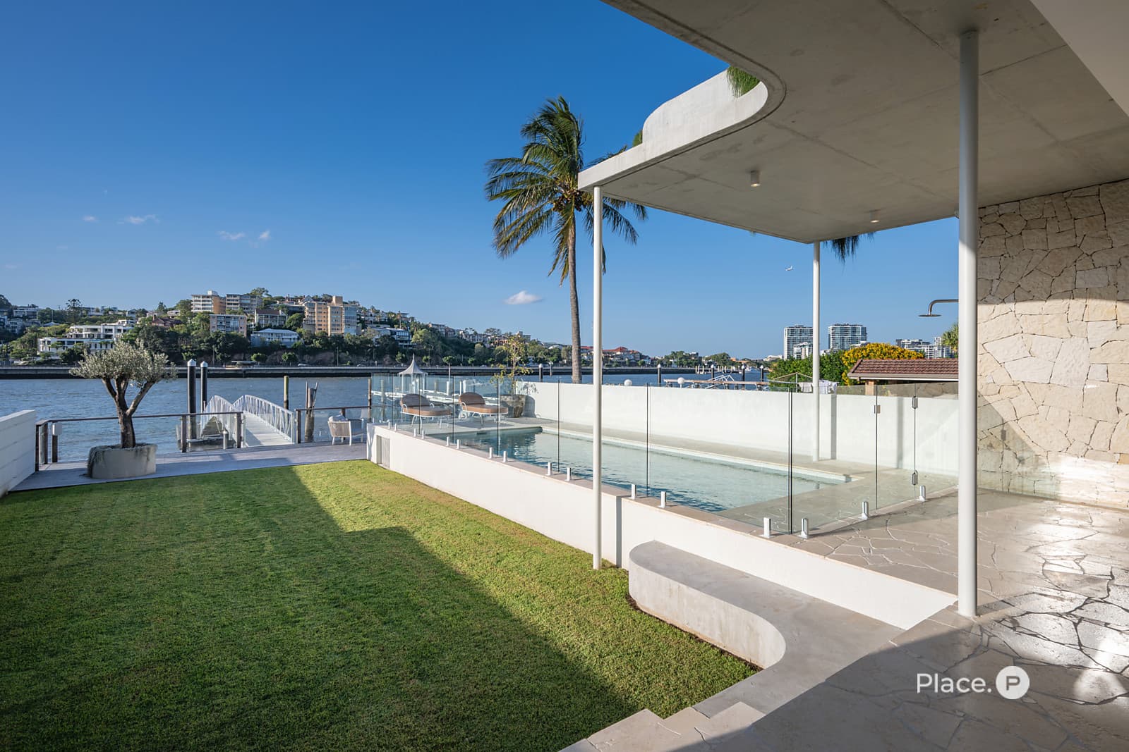 51 McConnell Street, Bulimba — photo 1 of 5
