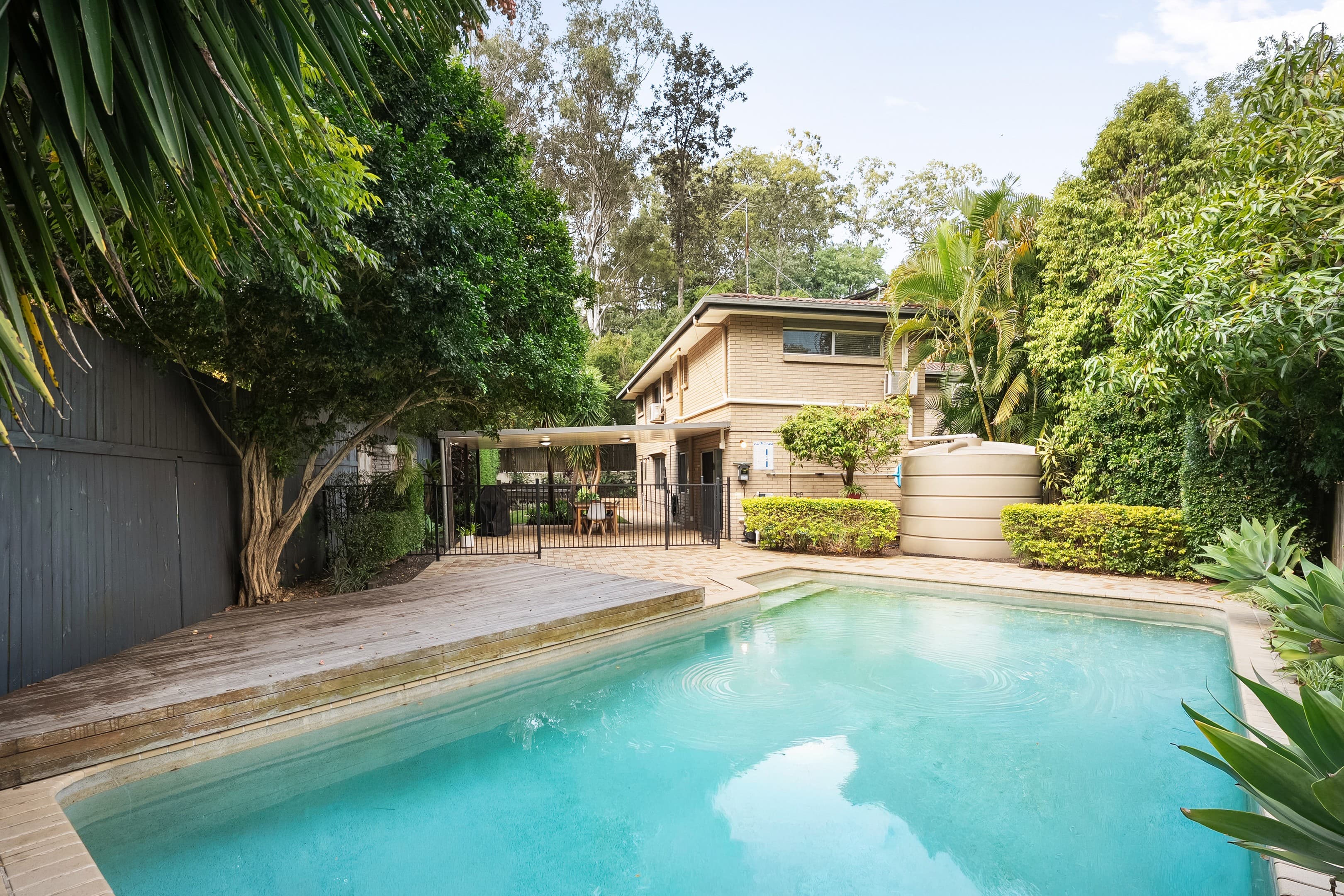 68 Dumbarton Drive, Kenmore - Image 1
