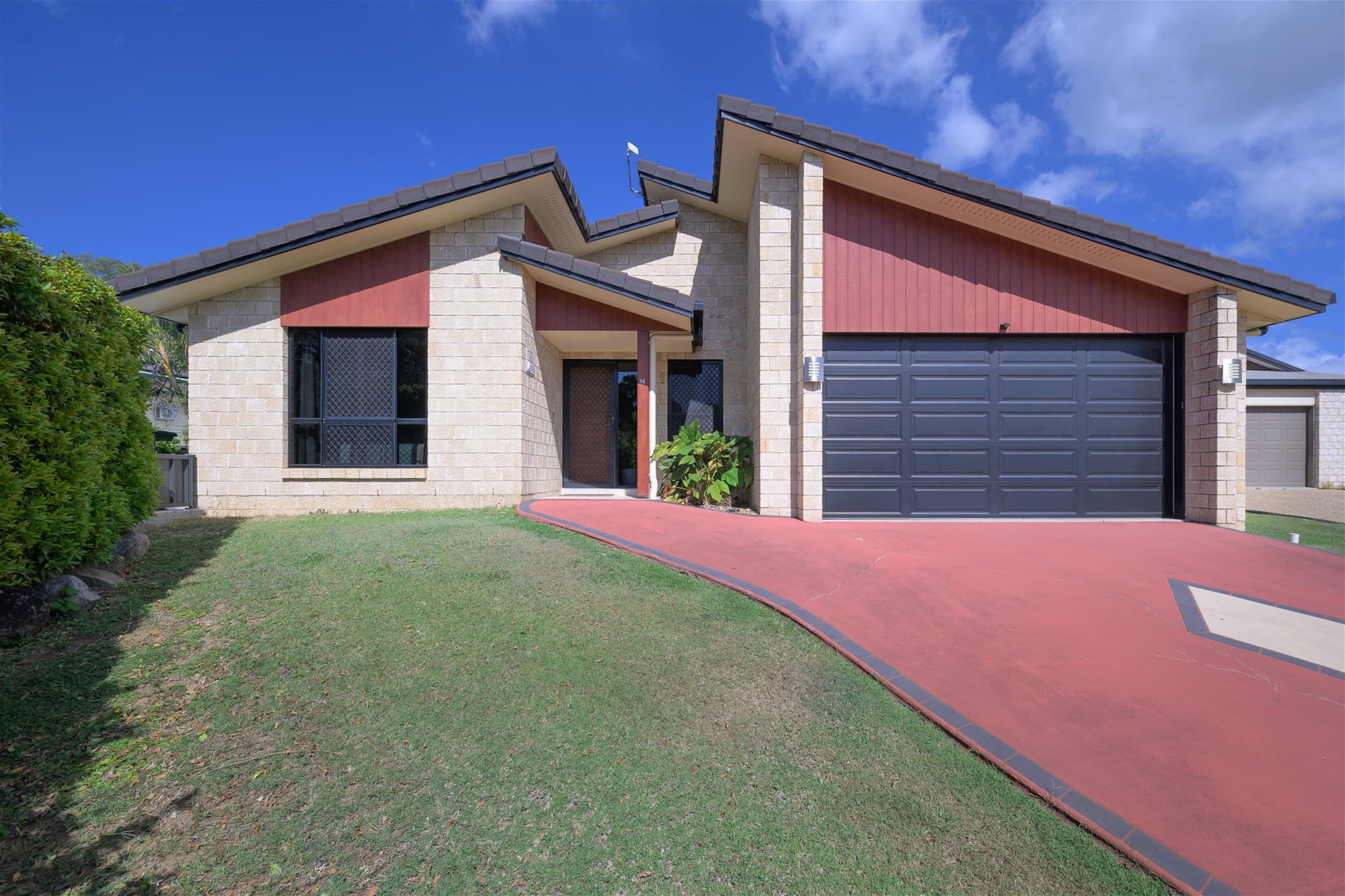 14 Valley Vista Court, West Gladstone — photo 1 of 5