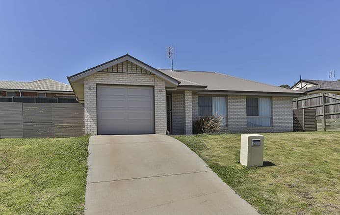 20 Cuttaburra Crescent, Glenvale - Image 1
