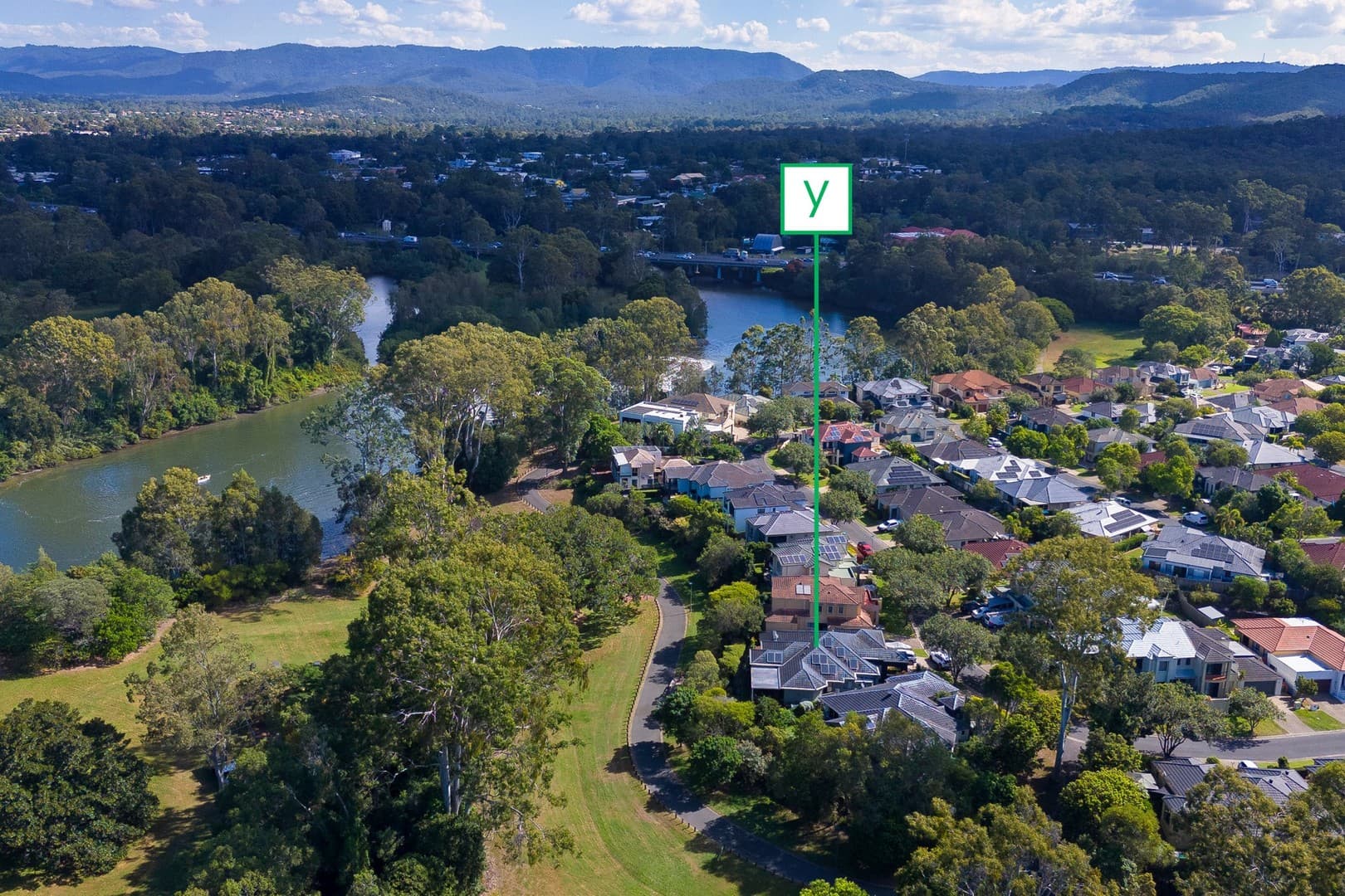 49 Riverwood Drive, Ashmore - Image 1