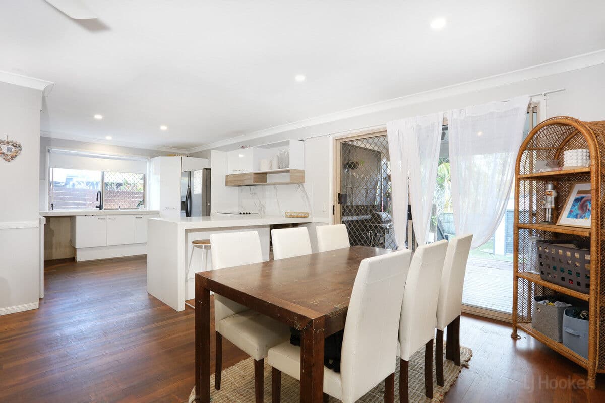 14 Tarni Street, Coombabah — photo 1 of 5