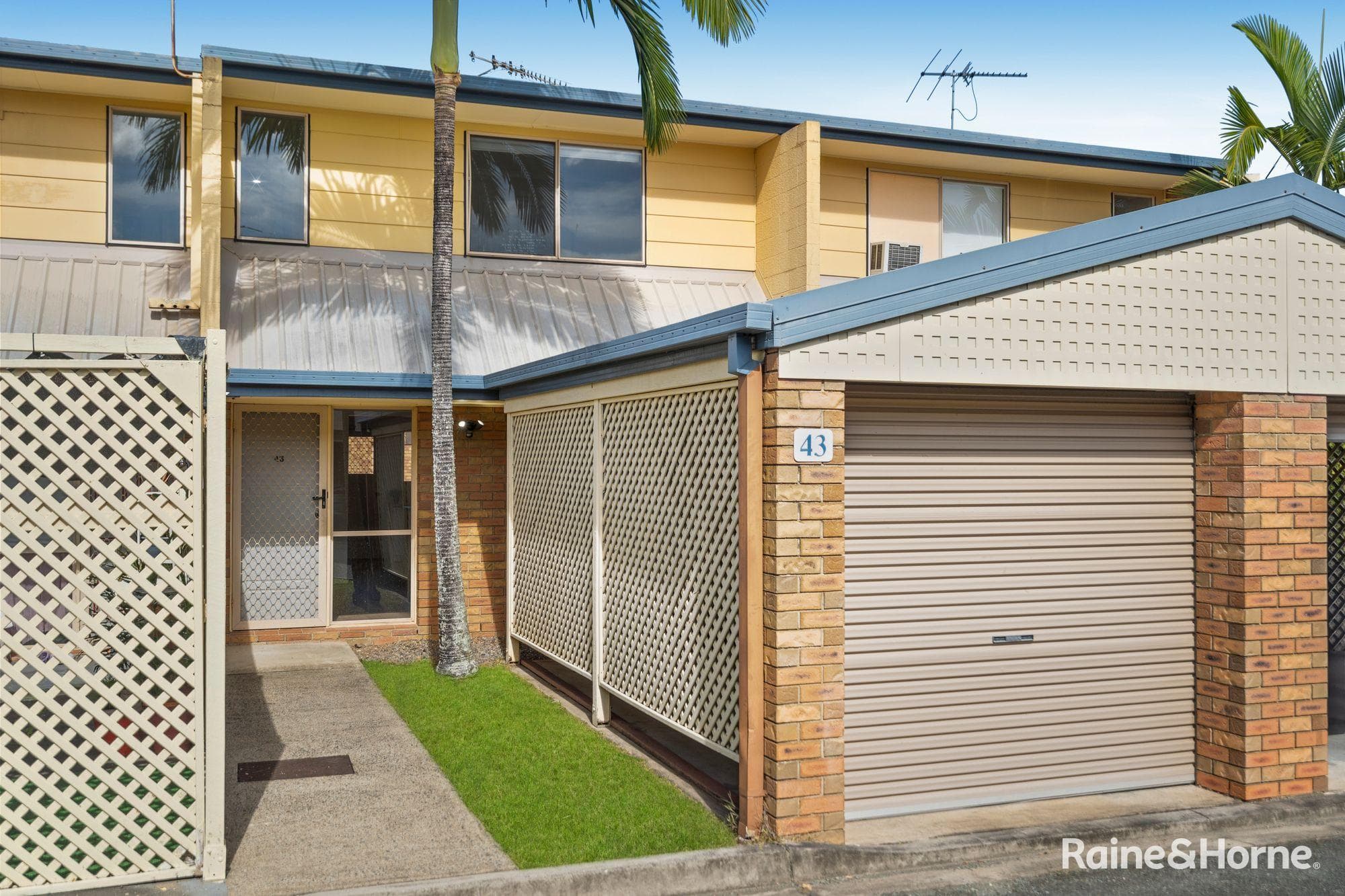 43/8 Briggs Road, Springwood — photo 1 of 5