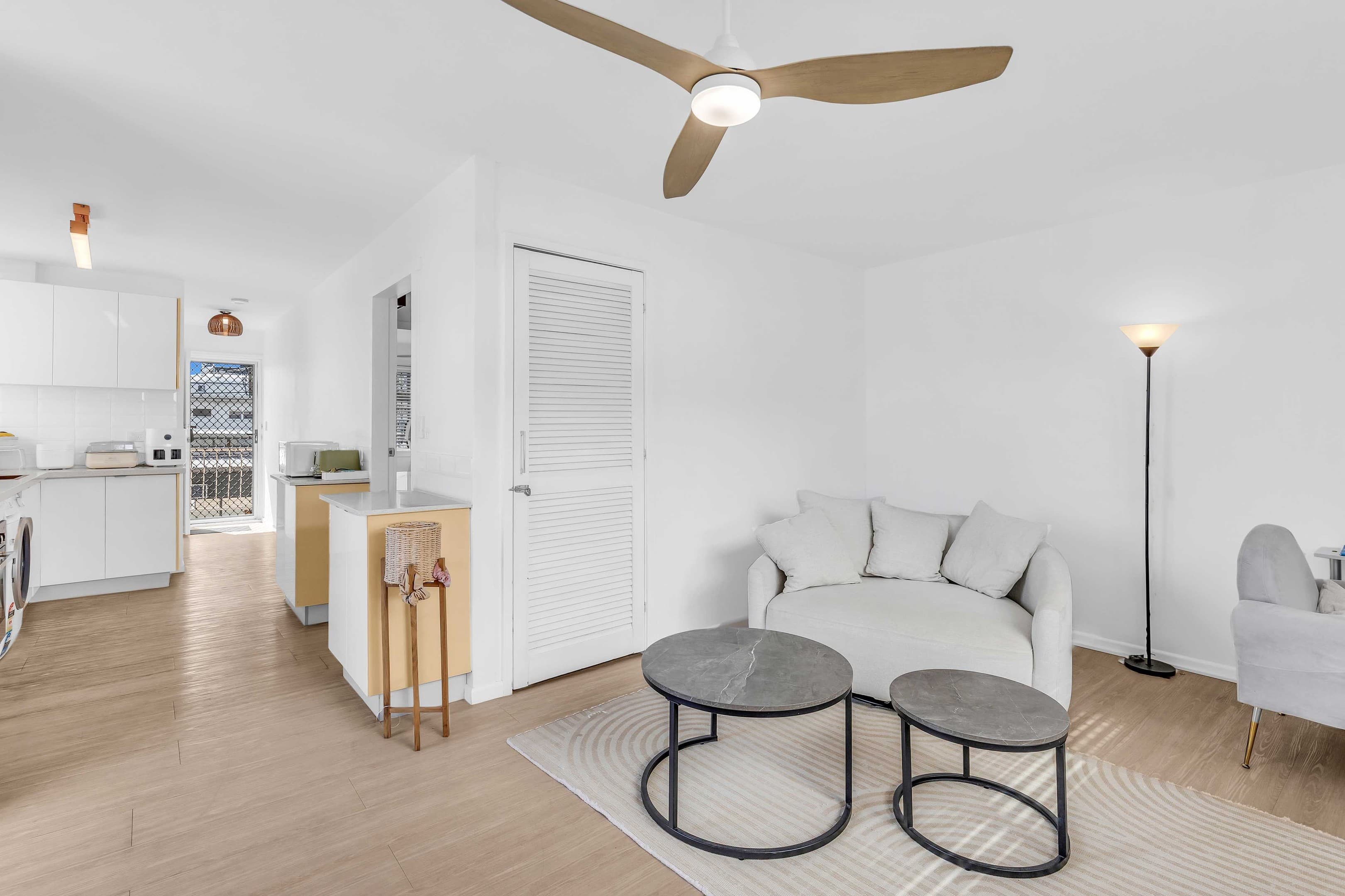2/2589 Gold Coast Highway, Mermaid Beach - Image 1