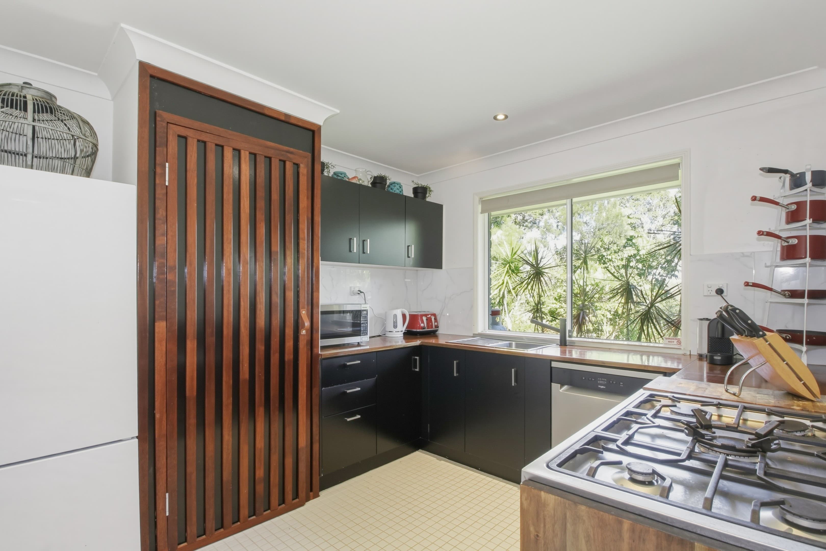 16 Calm Waters Crescent, Macleay Island — photo 1 of 5
