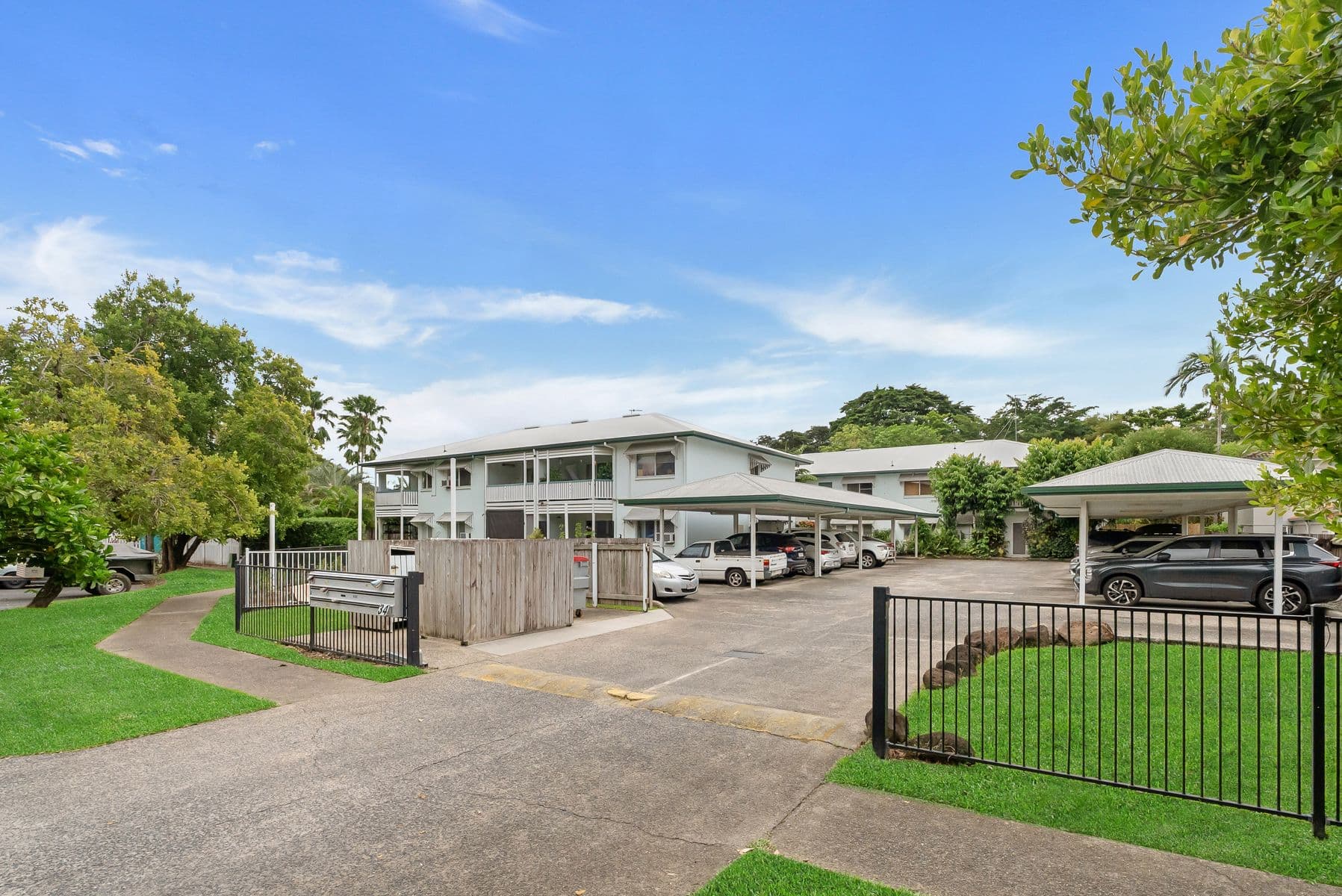 9/34 Springfield Crescent, Manoora — photo 1 of 5