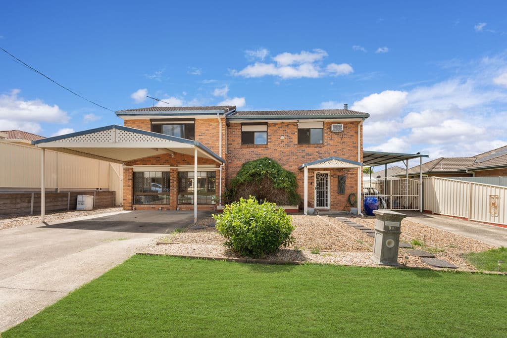 90 Reif Street, Flinders View - Image 1