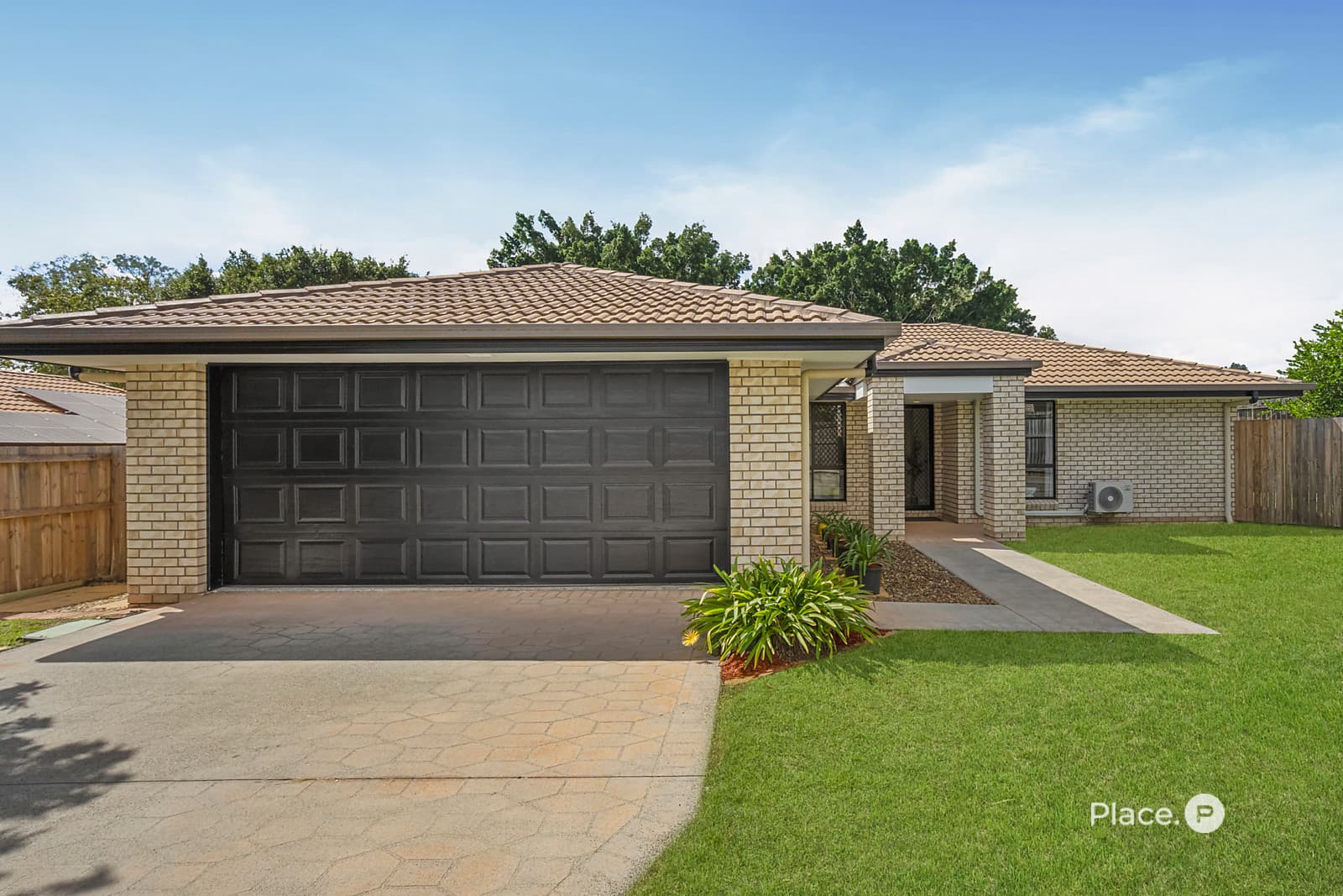 18 Wavecrest Place, Calamvale - Image 1