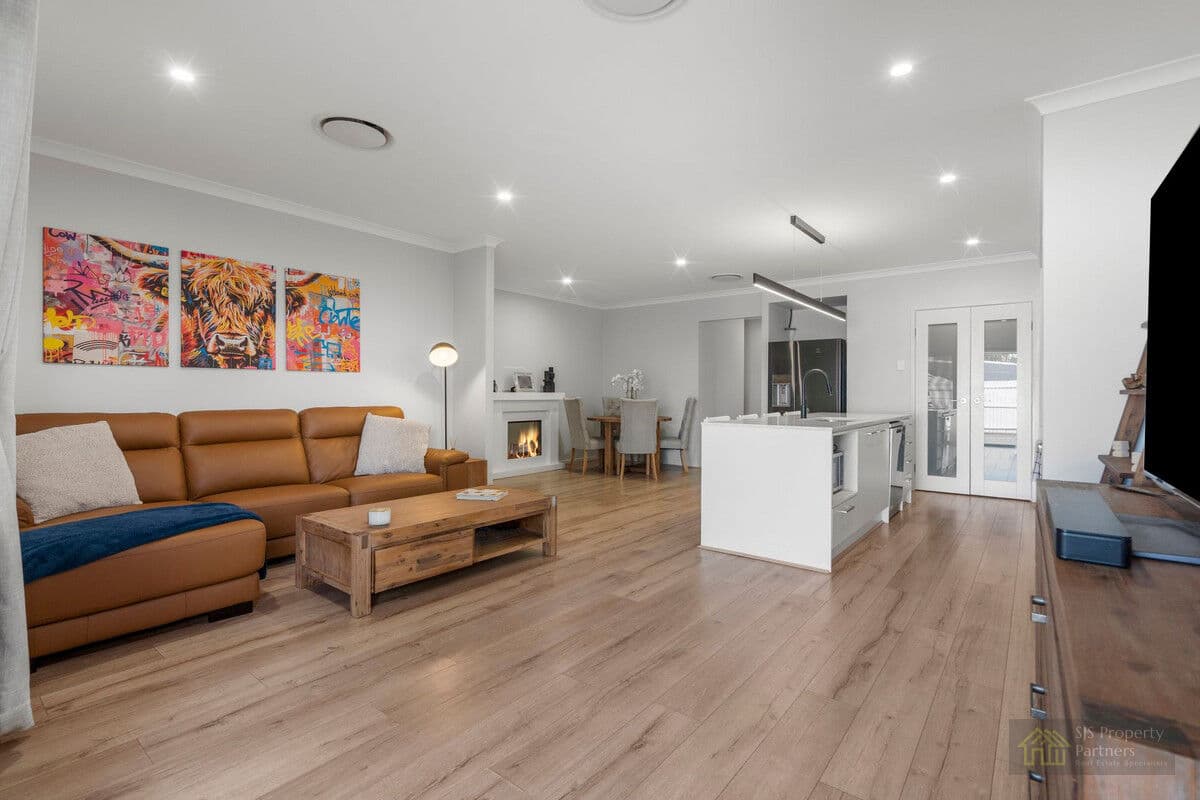 38 Leaf Street, Greenbank — photo 1 of 5