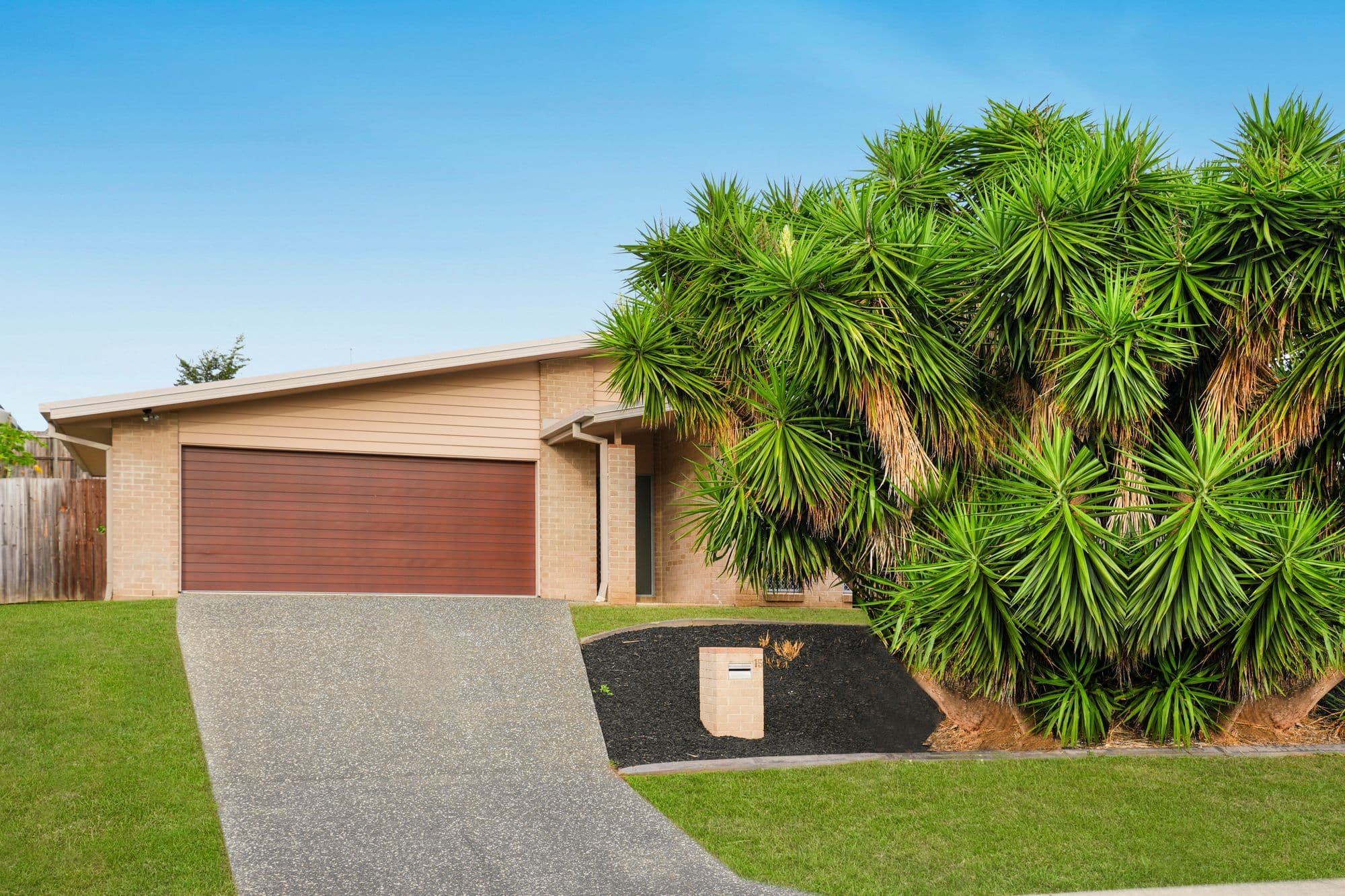 15 Navickas Circuit, Redbank Plains — photo 1 of 5