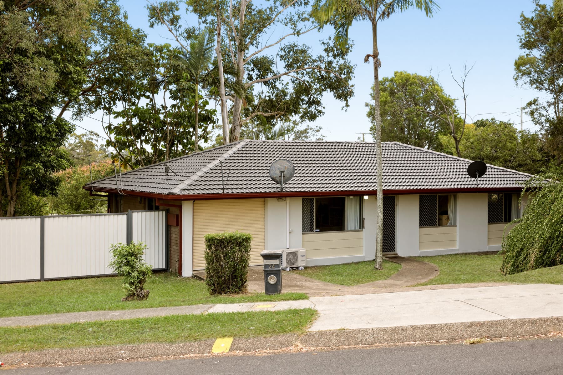 24 Pilbi Street, Woodridge - Image 1