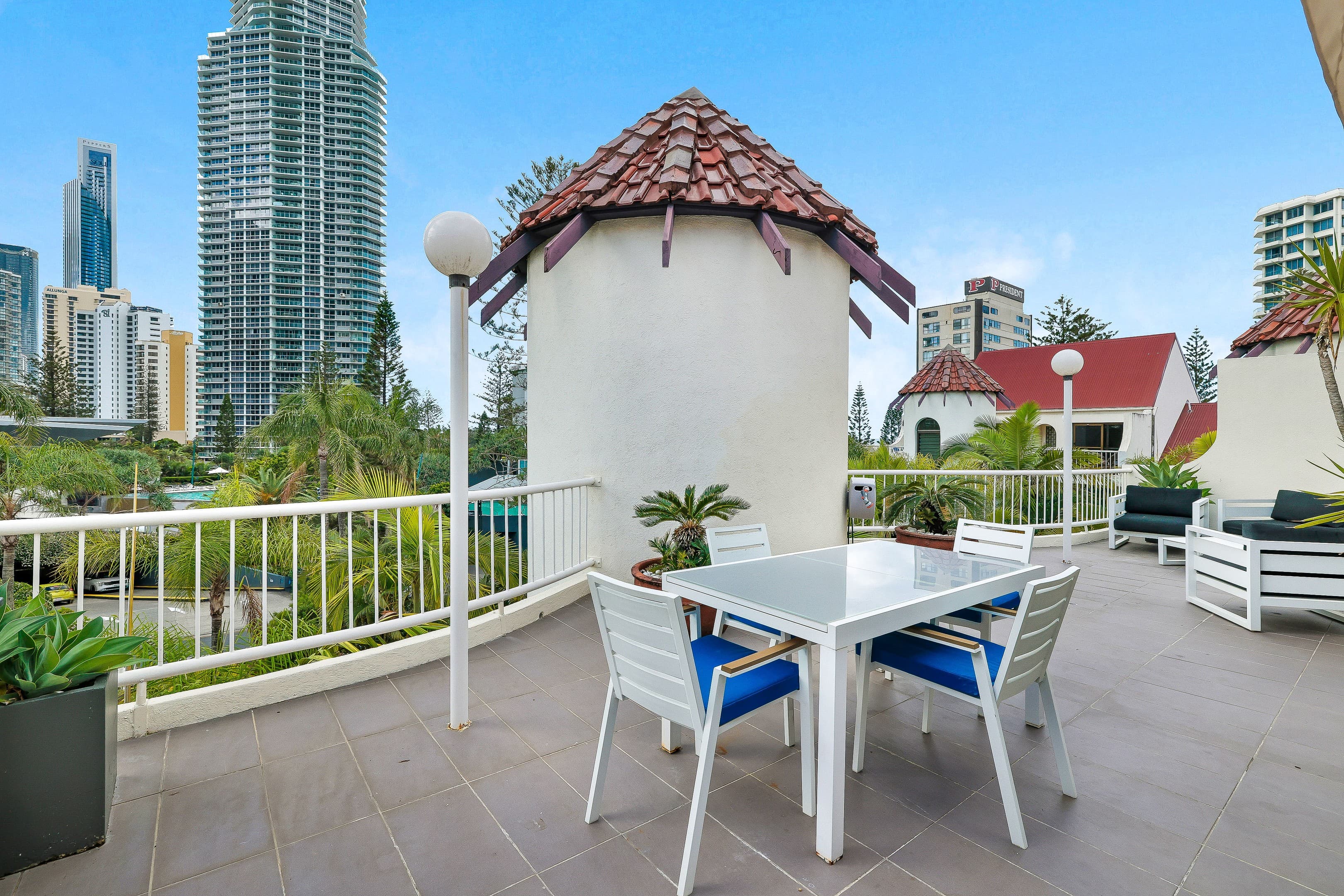 39/24 Hamilton Avenue, Surfers Paradise - Image 1