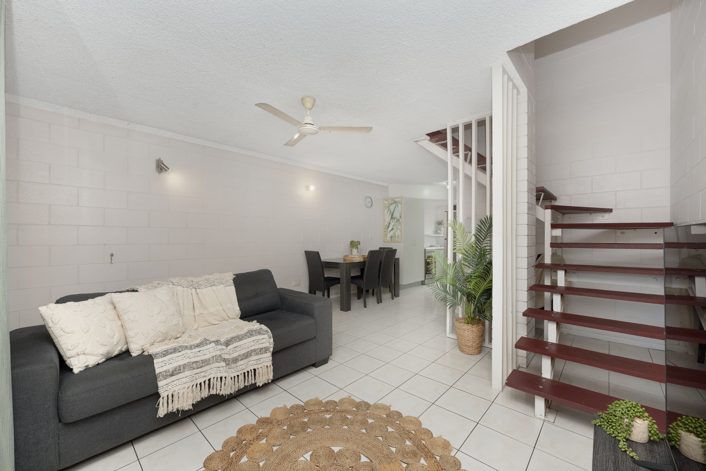 9/22 Stuart Street, North Ward — photo 1 of 5