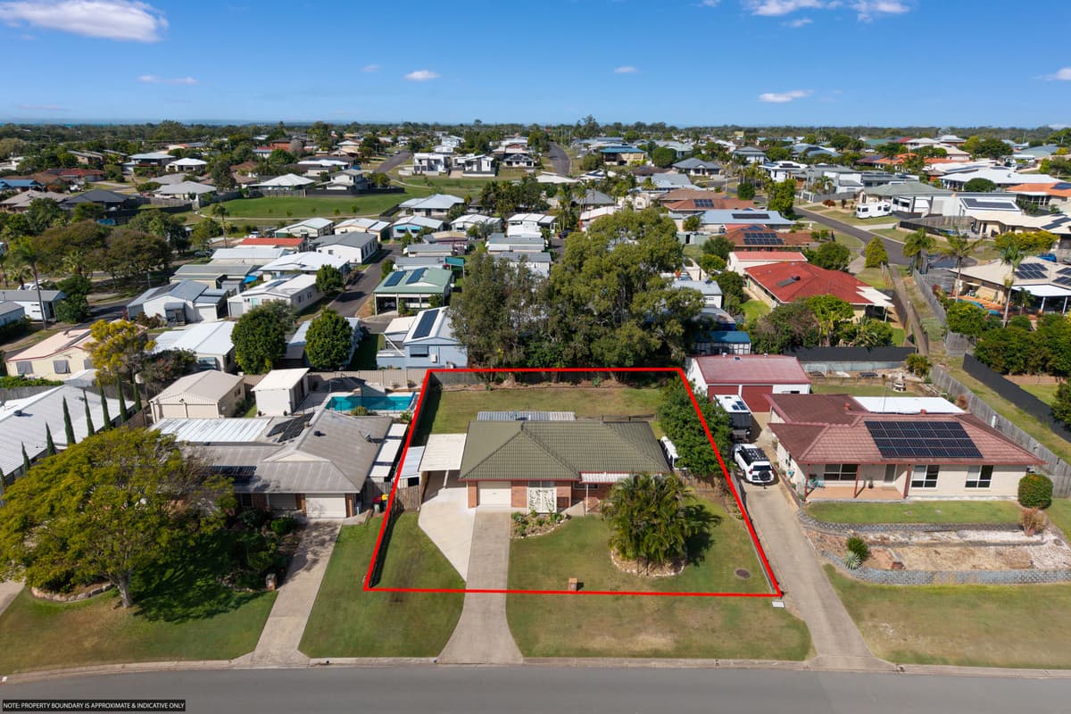 33 Shelley Street, Scarness — photo 1 of 5