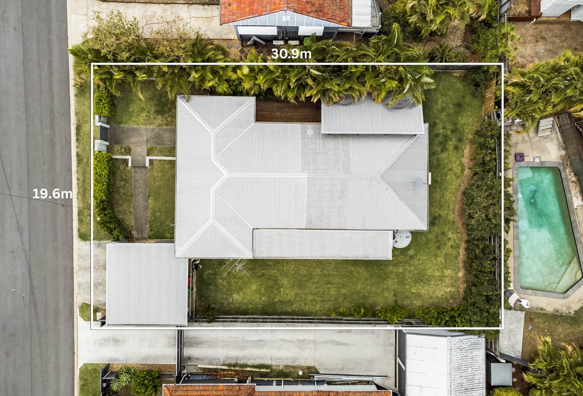 12 Vaucluse Street, Wavell Heights — photo 1 of 5