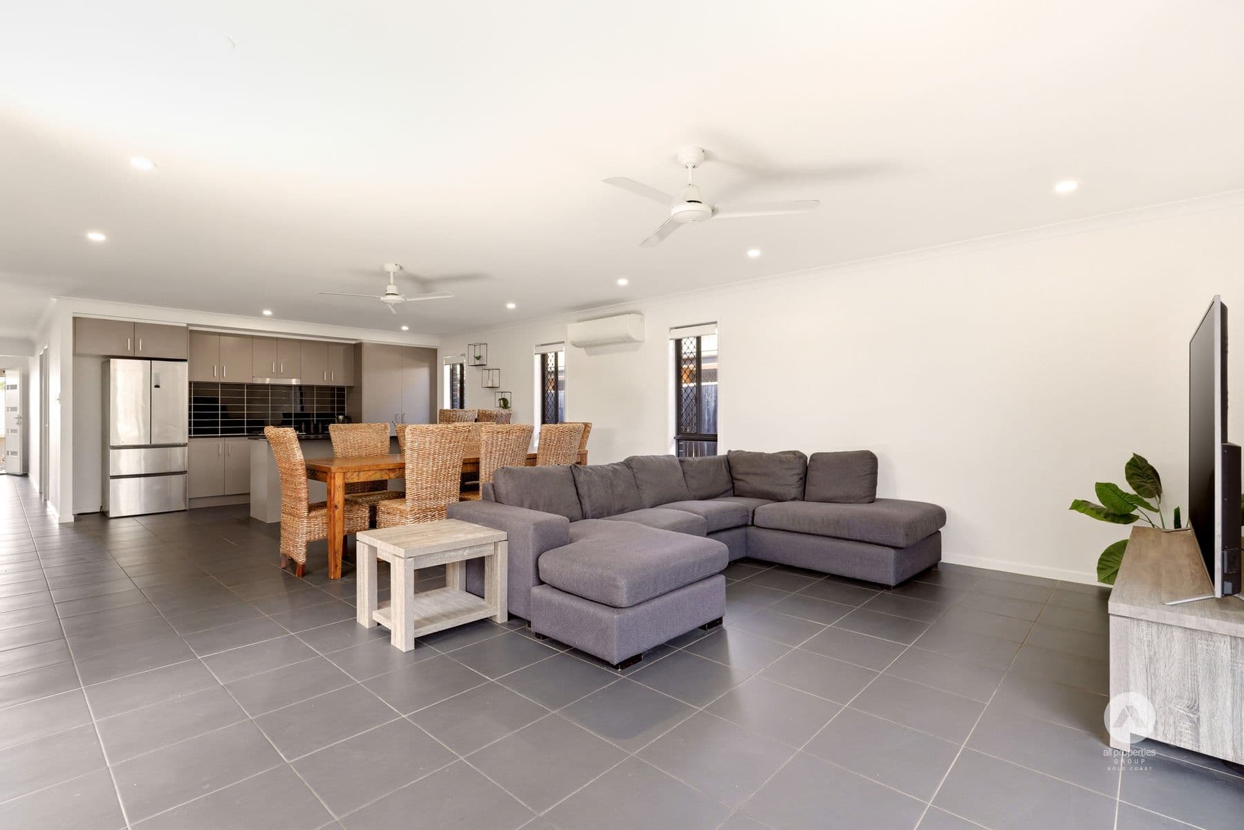 3 McWilliam Street, Pimpama — photo 1 of 5