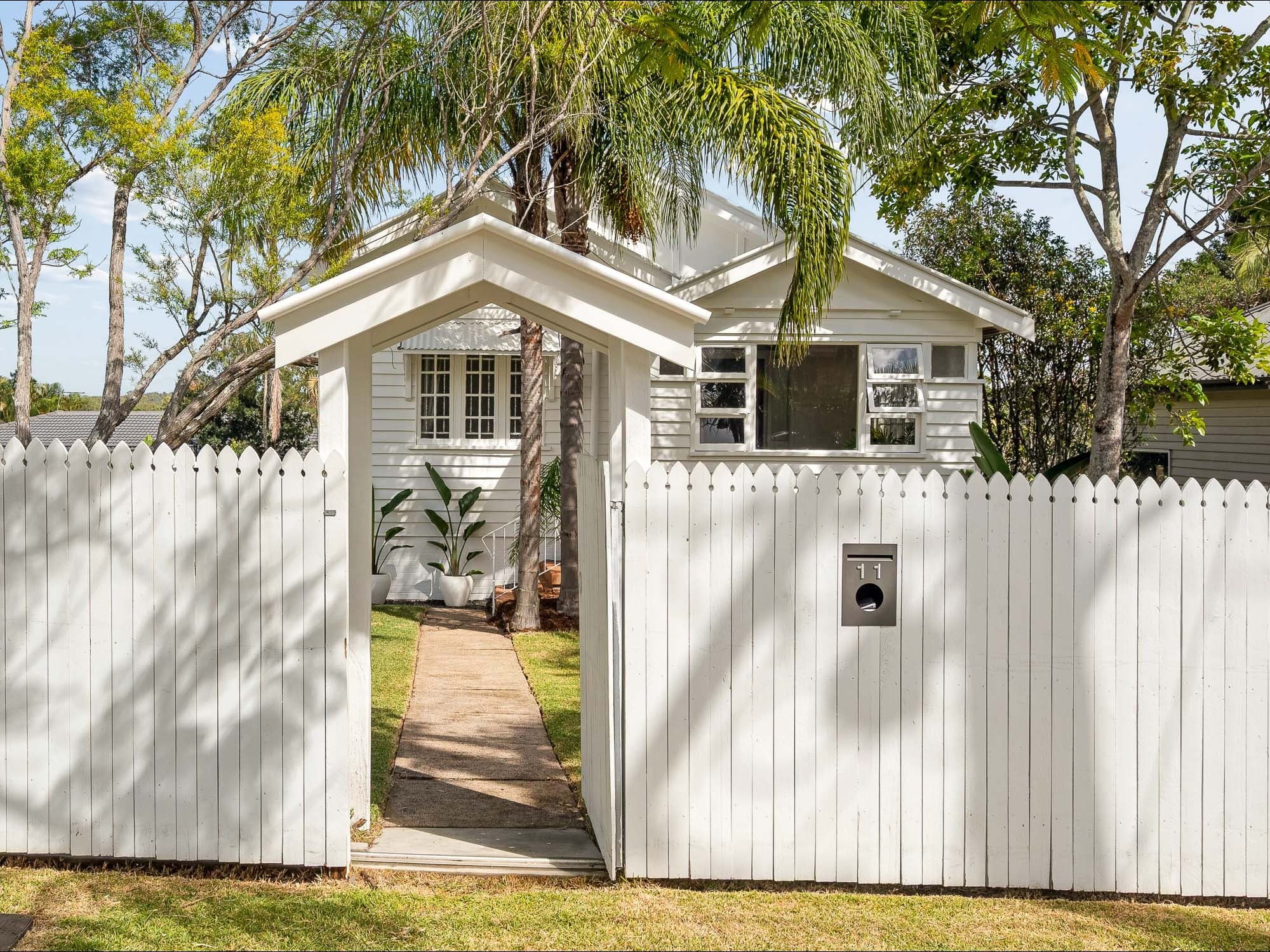 11 Eric Road, Holland Park — photo 2 of 5