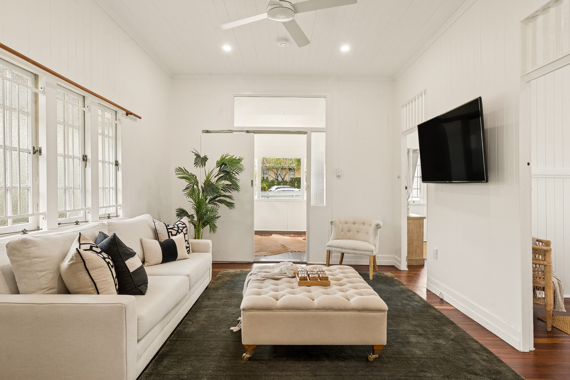11 Eric Road, Holland Park — photo 4 of 5