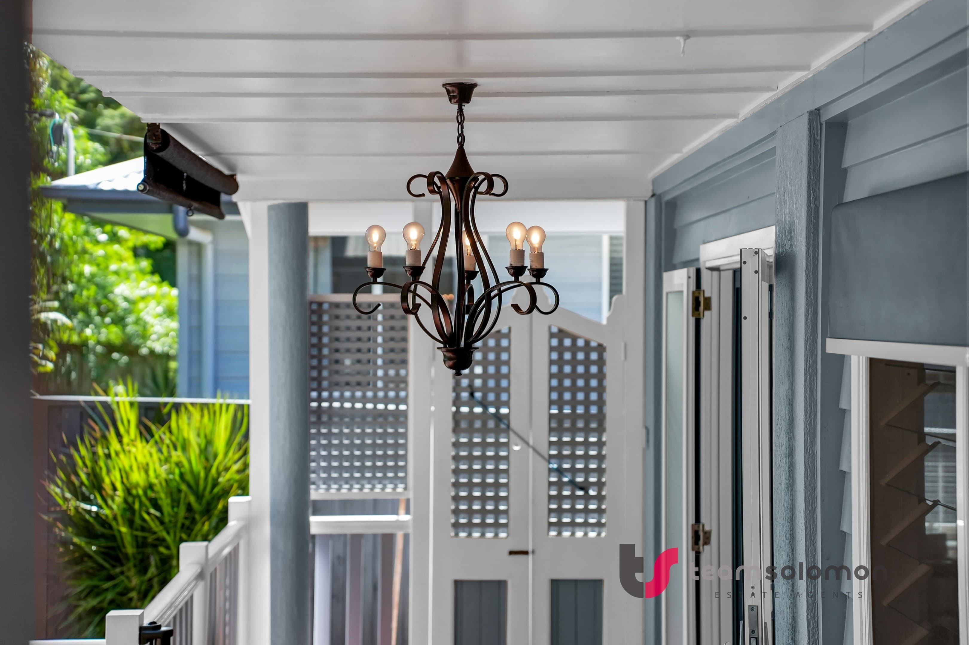 13 Kingfisher Street, Coochiemudlo Island — photo 1 of 5
