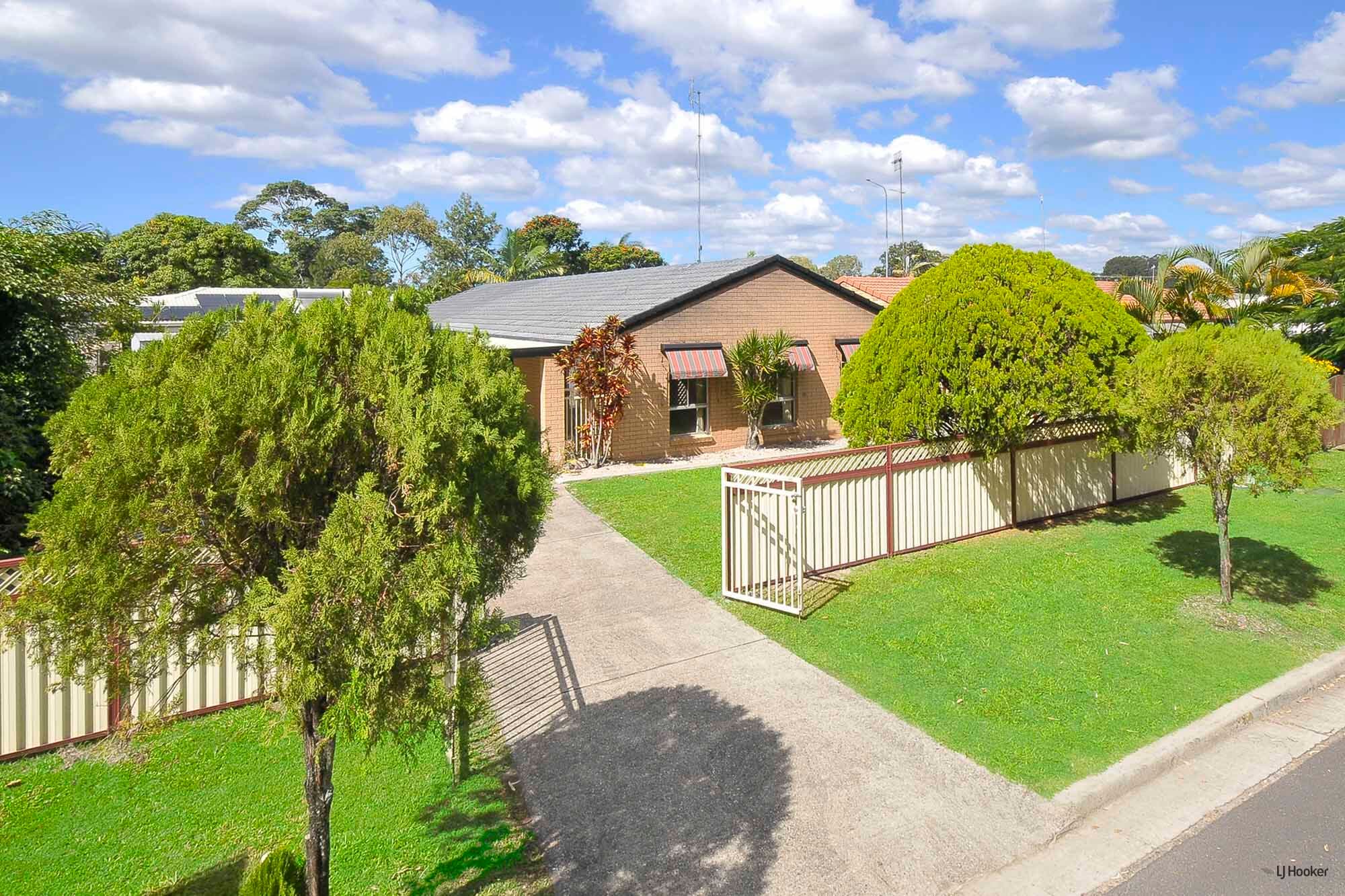 220 Tallebudgera Drive, Palm Beach — photo 1 of 5