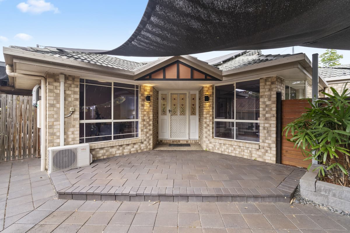 25 Saffron Street, Robertson — photo 1 of 5