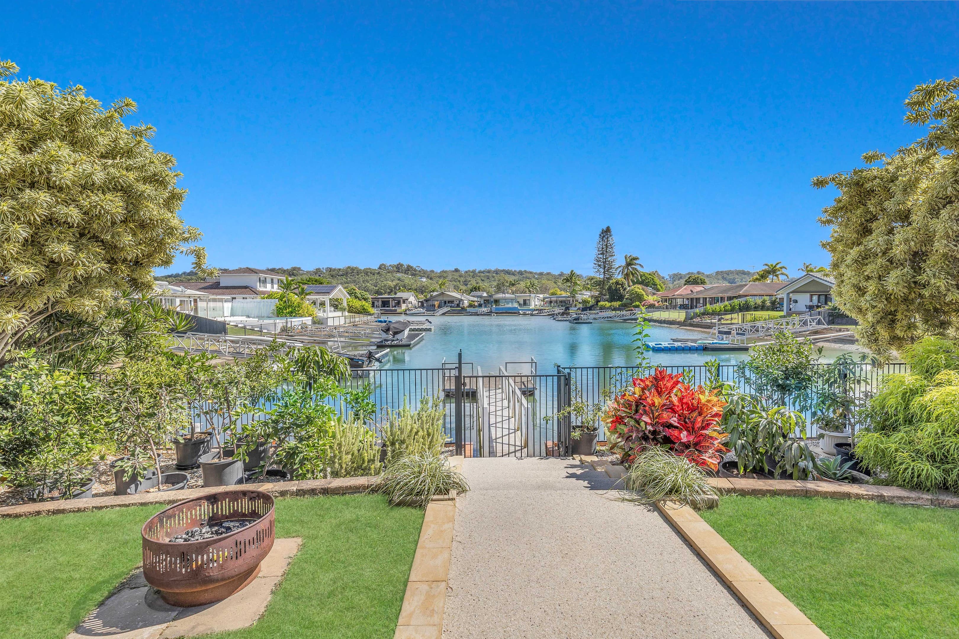 5 Headsail Court, Currumbin Waters — photo 1 of 5