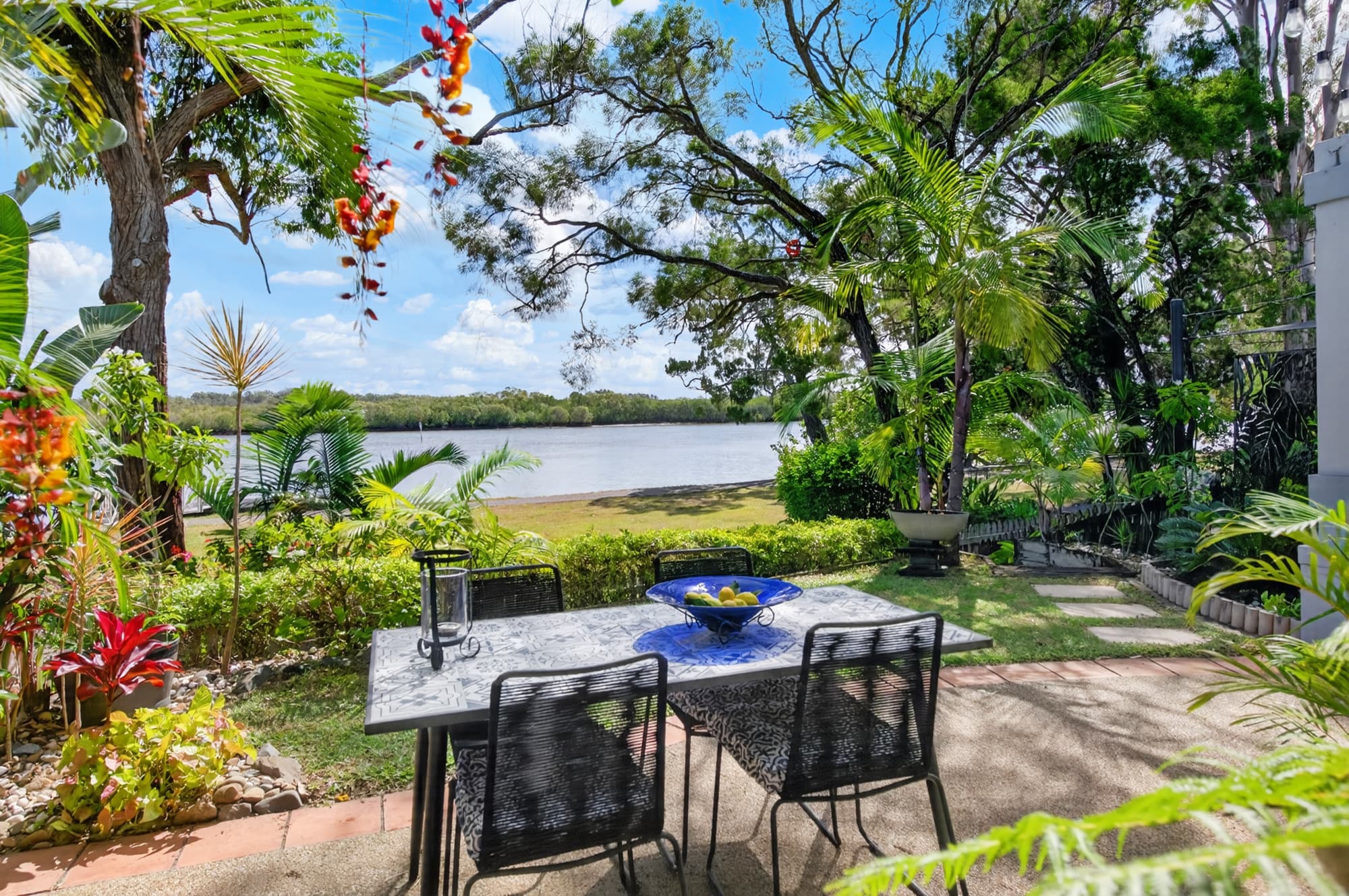 219/125 Hansford Road, Coombabah — photo 1 of 5