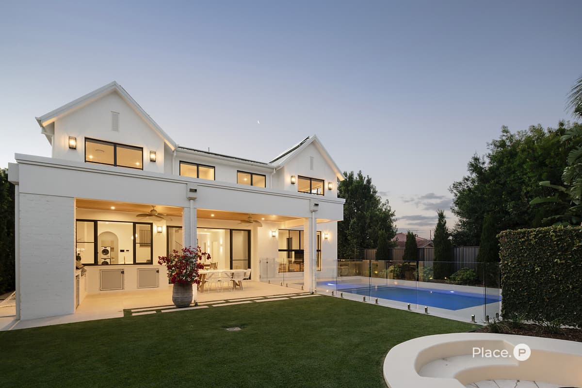 10 Dunvegan Place, Carindale, Carindale — photo 1 of 5