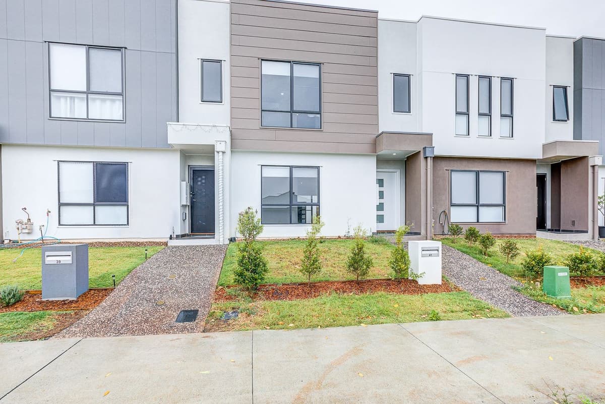 41 Sutherland Drive, Strathpine — photo 1 of 5