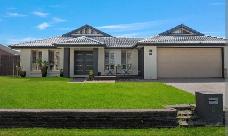 6 Anika Place, Little Mountain - Image 1