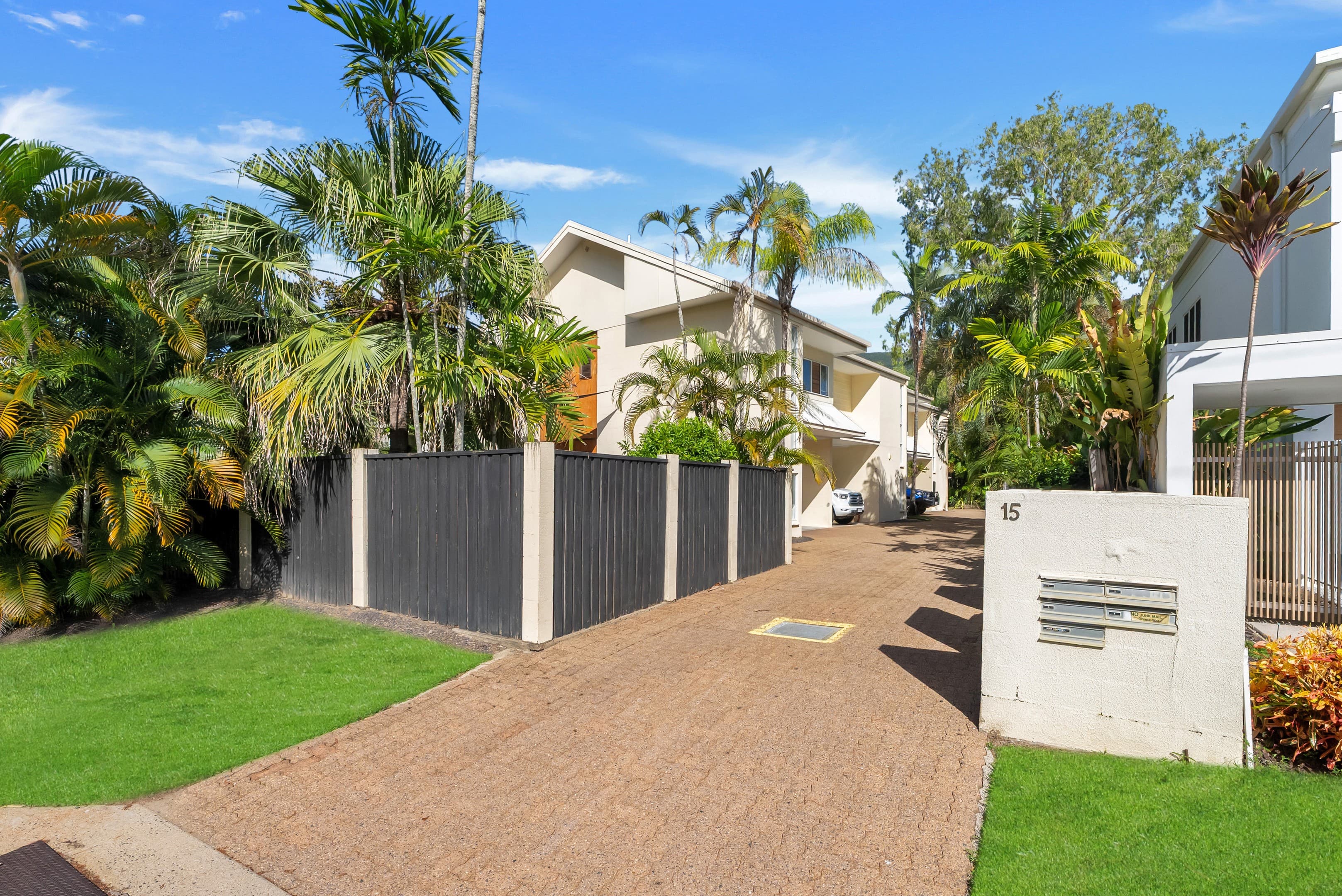 3/15 Amphora Street, Palm Cove — photo 1 of 5