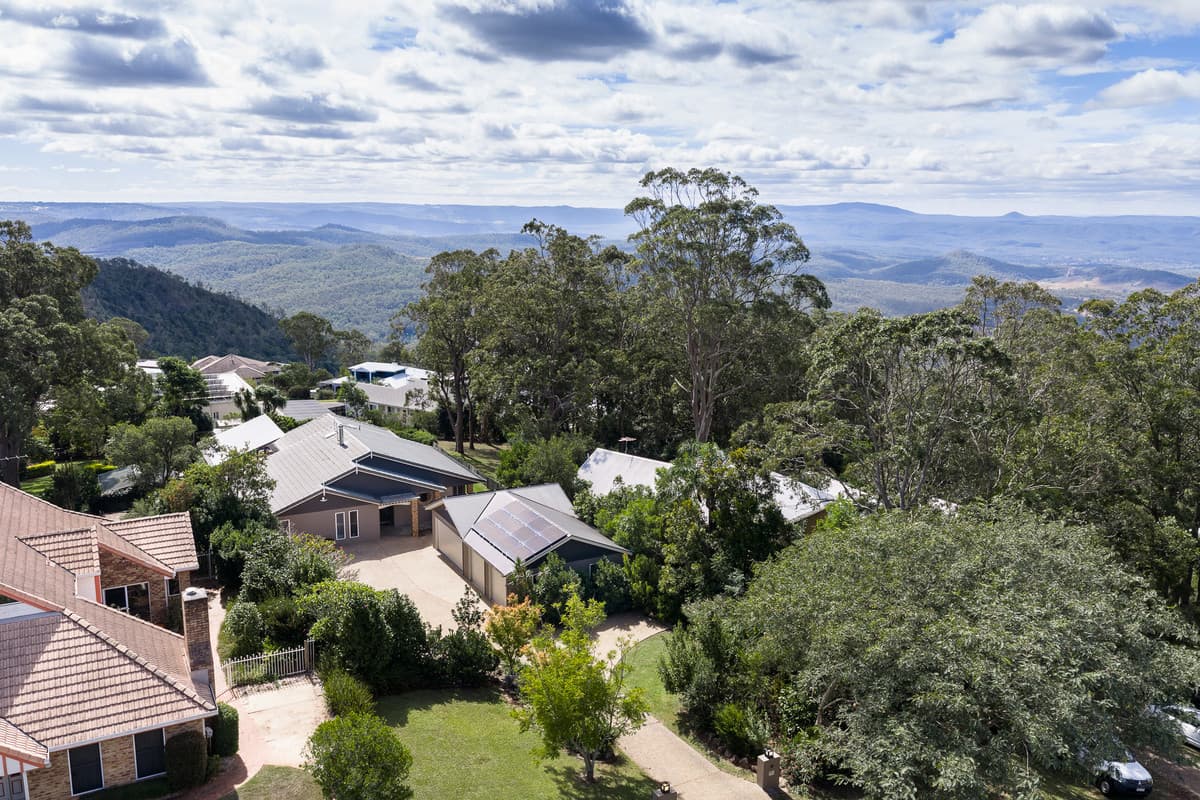 19 Harvey Street, Mount Lofty - Image 1