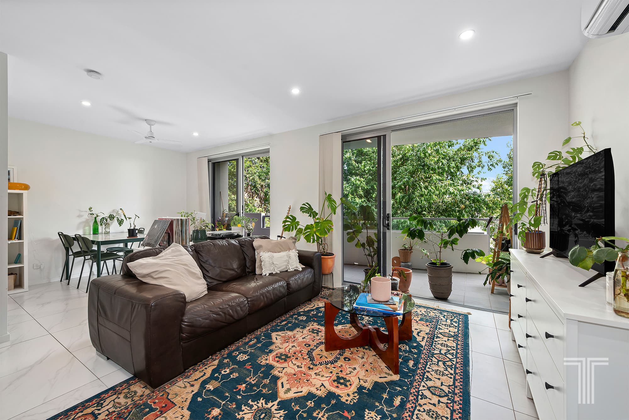 38/908 Logan Road, Holland Park West - Image 1