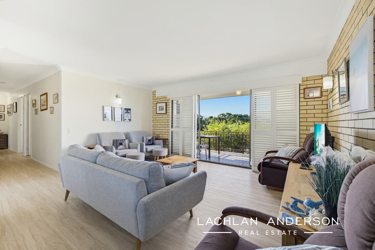 2/32A King Street, Kings Beach - Image 1