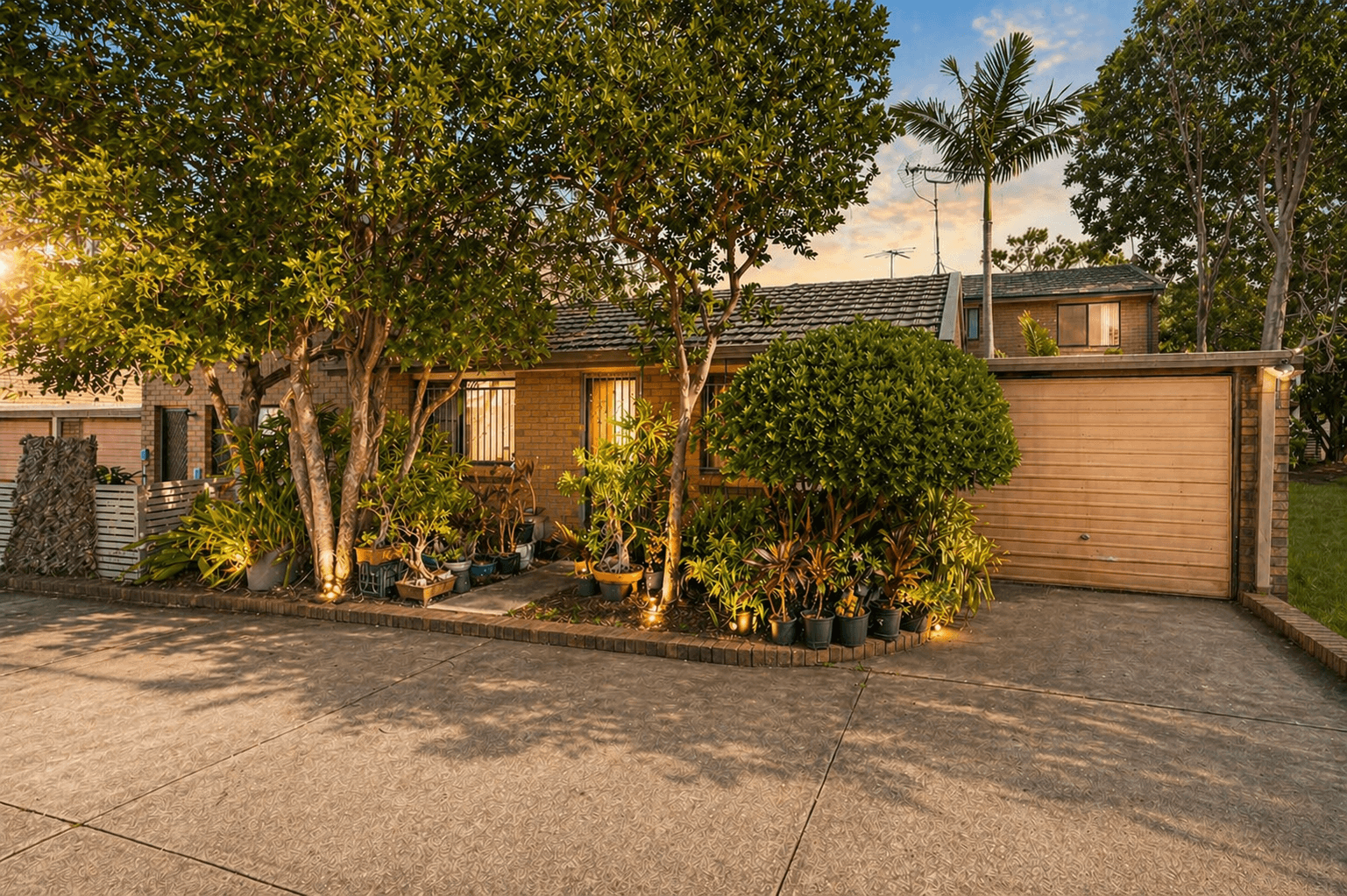 1/6 Cognac Court, Kingston — photo 1 of 5