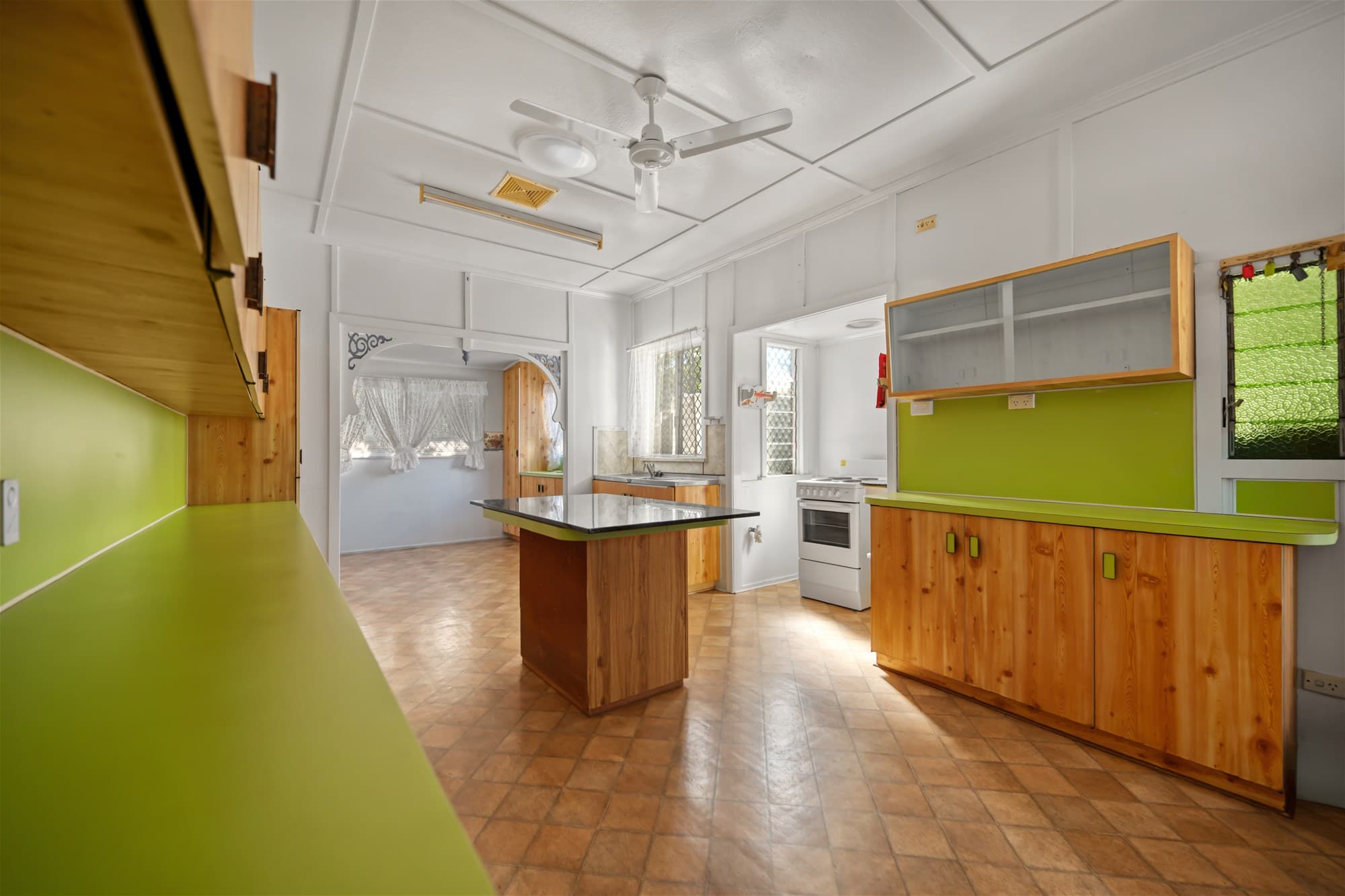 9 Allison Street, West Gladstone — photo 1 of 5