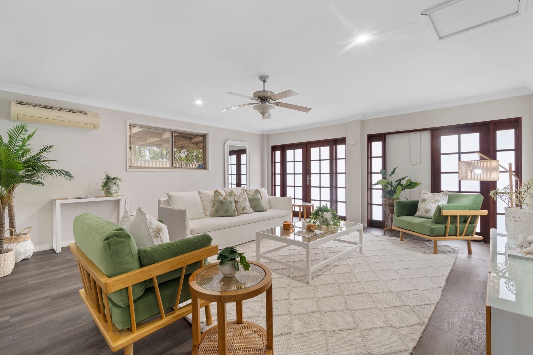 3 Adaminaby Drive, Helensvale — photo 1 of 5