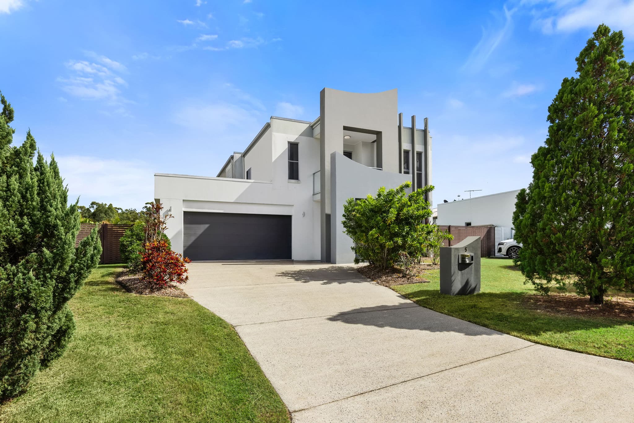 5 Canopy Court, Brookwater - Image 1