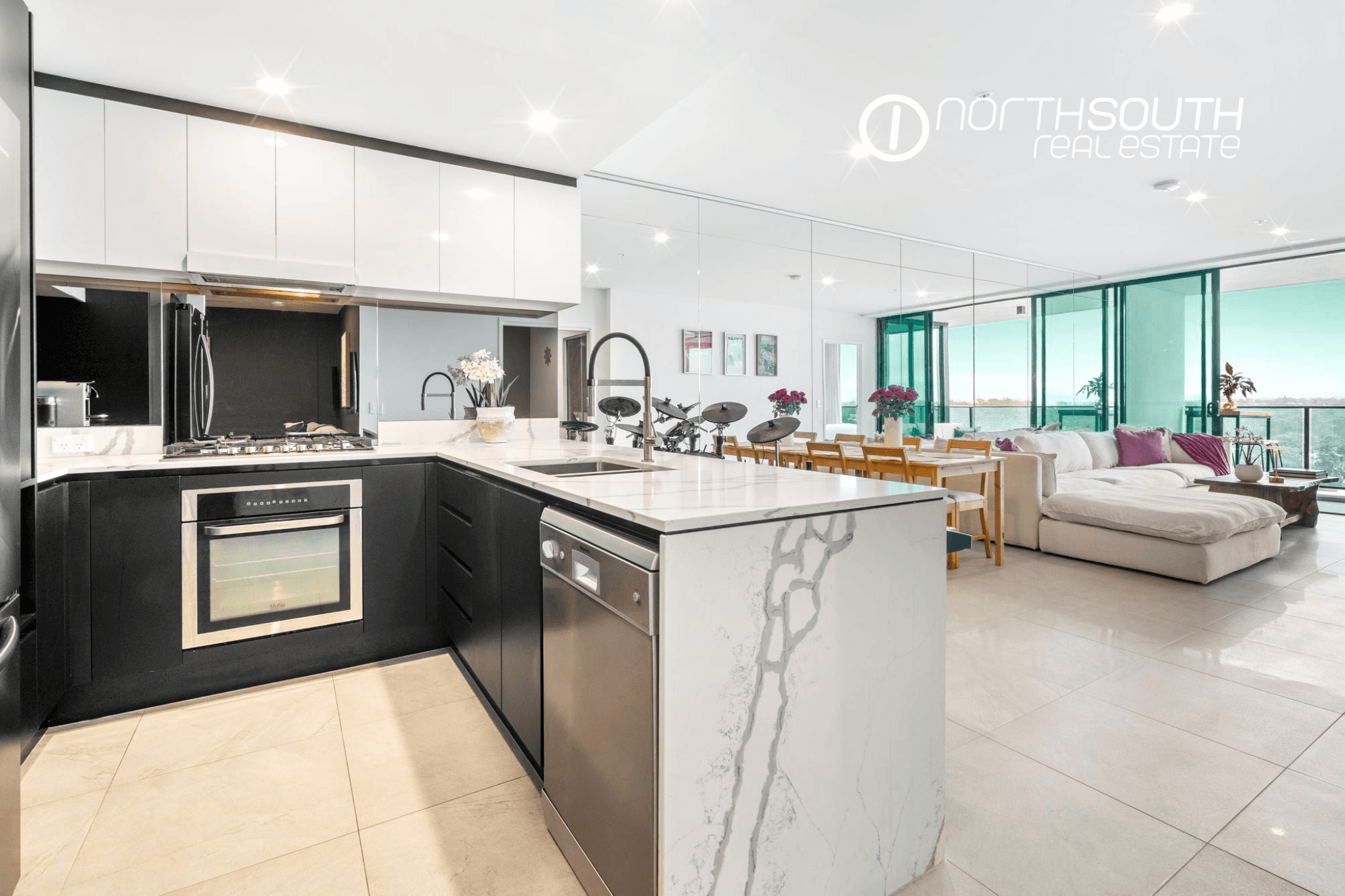 51109/5 Harbour Side Court, Biggera Waters - Image 1