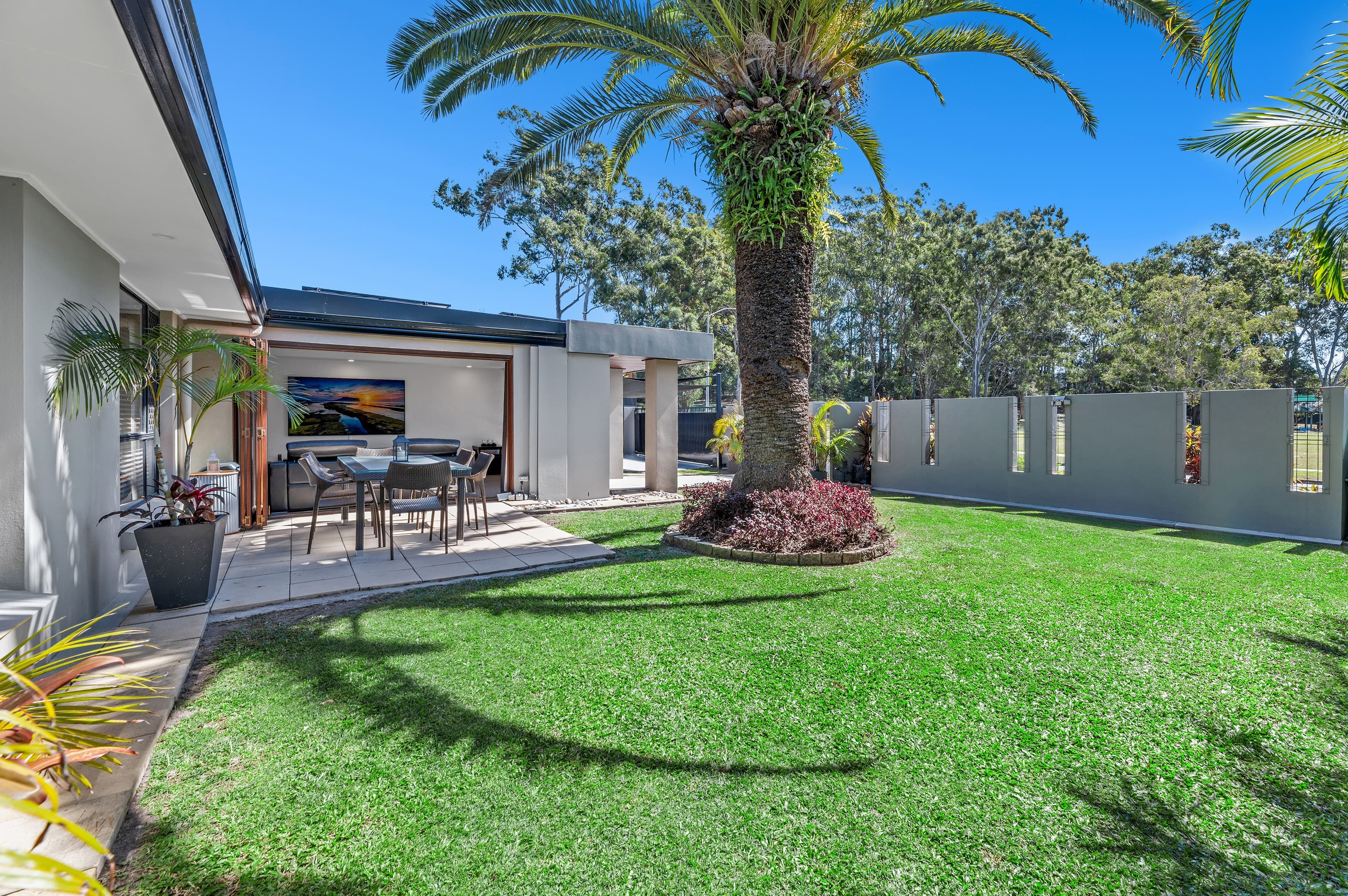 7 Miralie Place, Ashmore - Image 1