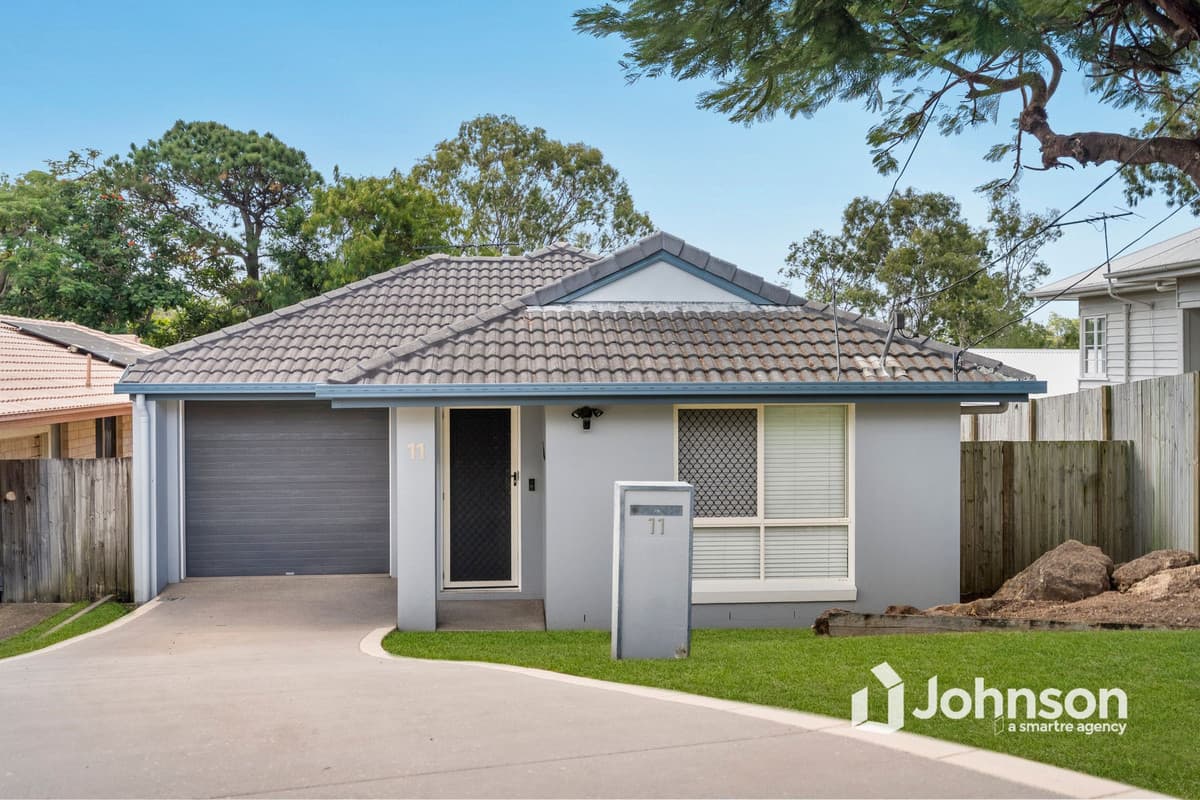 11 Curve Avenue, Wynnum - Image 1