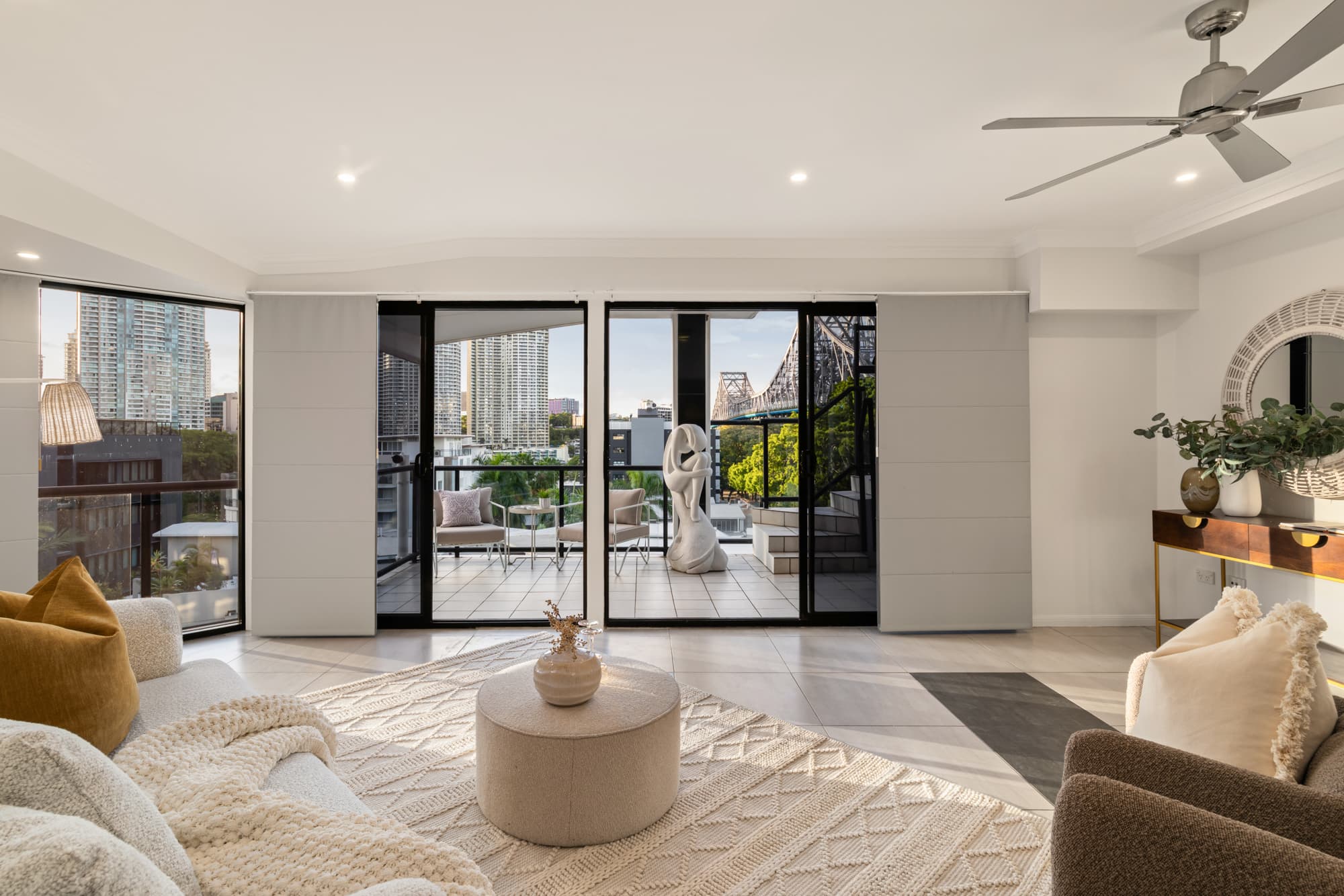 63/161 Main Street, Kangaroo Point - Image 1