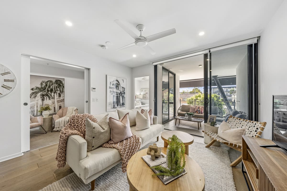 1016/123 Cavendish Road, Coorparoo - Image 1