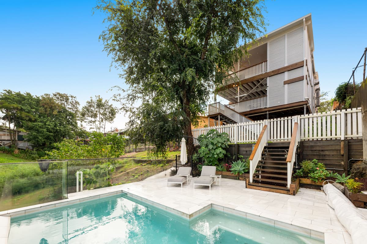187 Gladstone Road, Highgate Hill - Image 1
