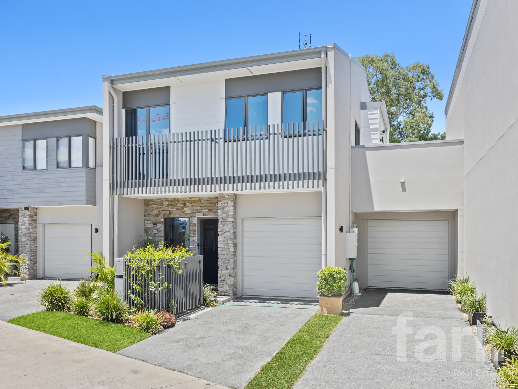 43/1 Lyra Avenue, Hope Island — photo 1 of 5