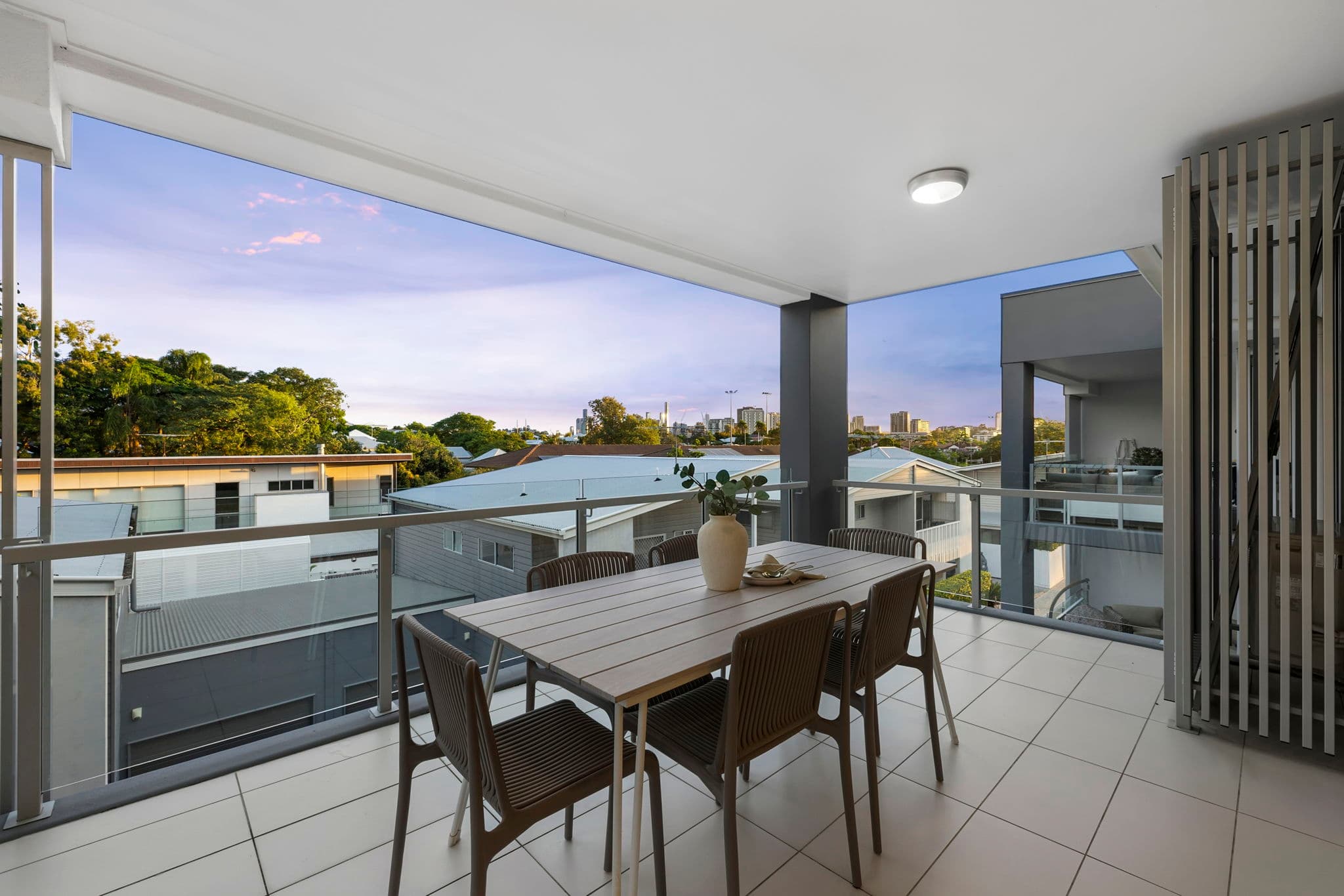 35/125 Bulimba Street, Bulimba - Image 1