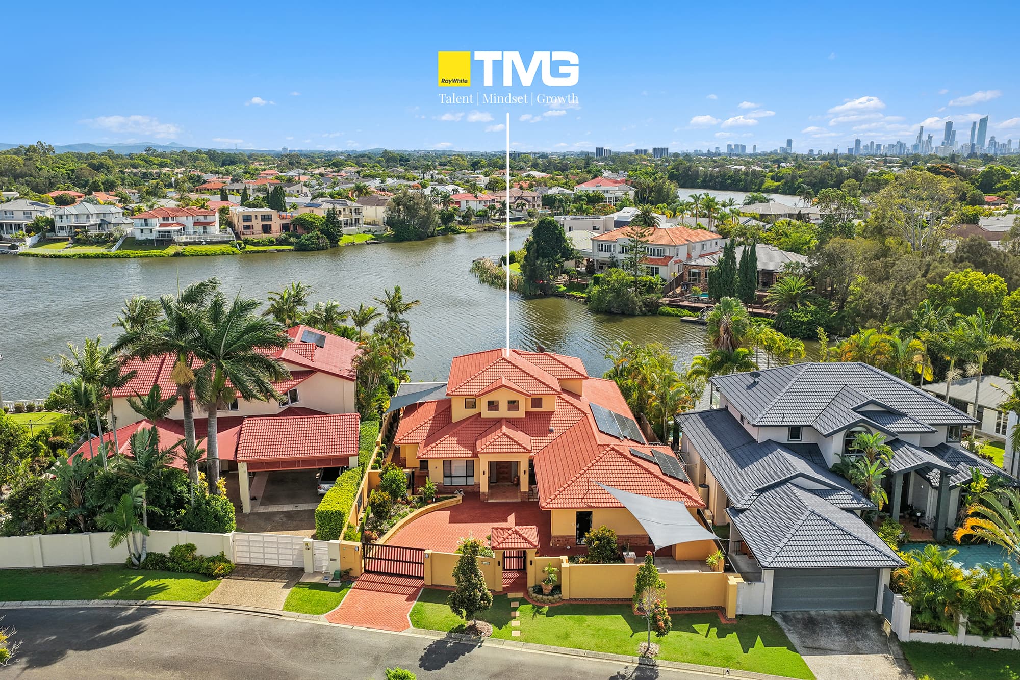 5 Blakehurst Place, Robina — photo 1 of 5