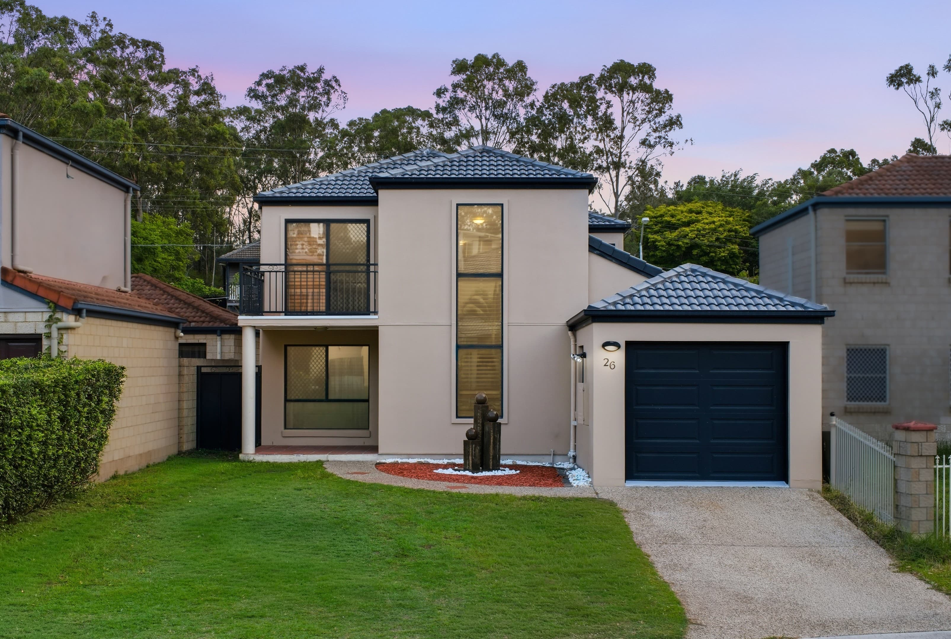 26 Estate Place, Holland Park West - Image 1