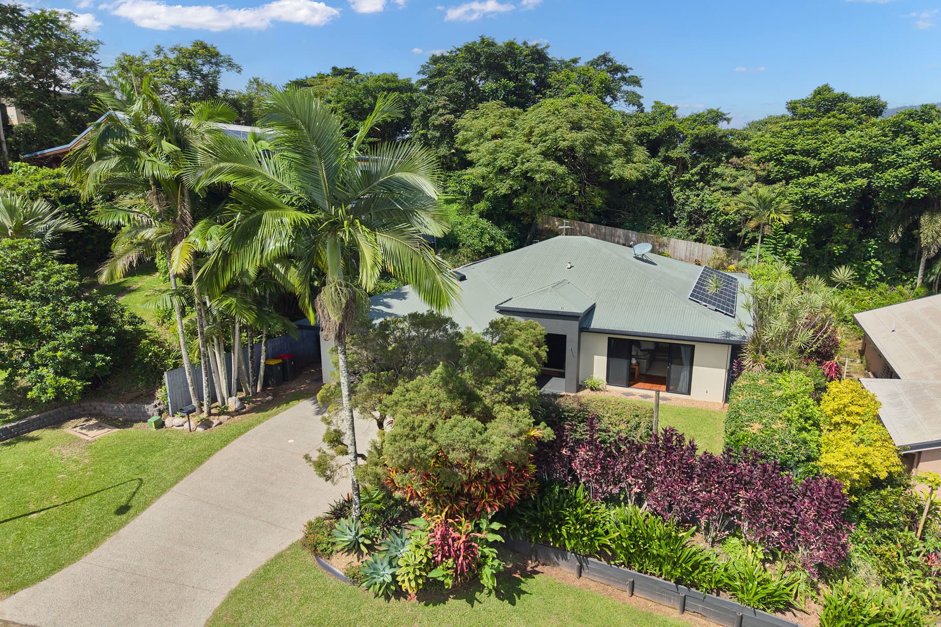 8 Eleanor Close, Mooroobool — photo 1 of 5