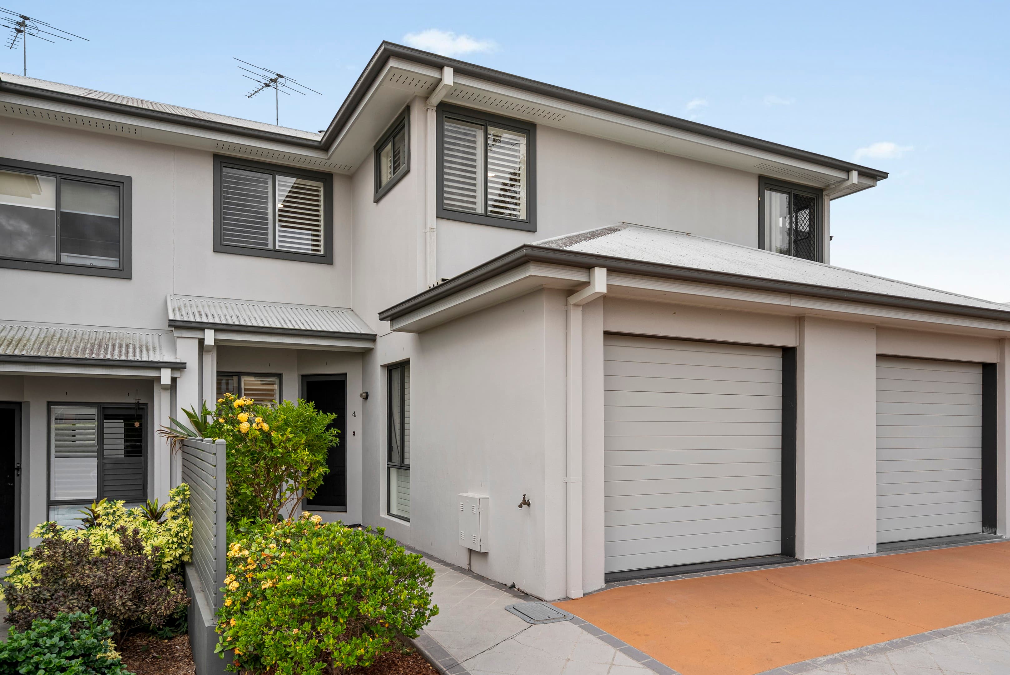 4/35 Central Avenue, Mount Ommaney — photo 1 of 5